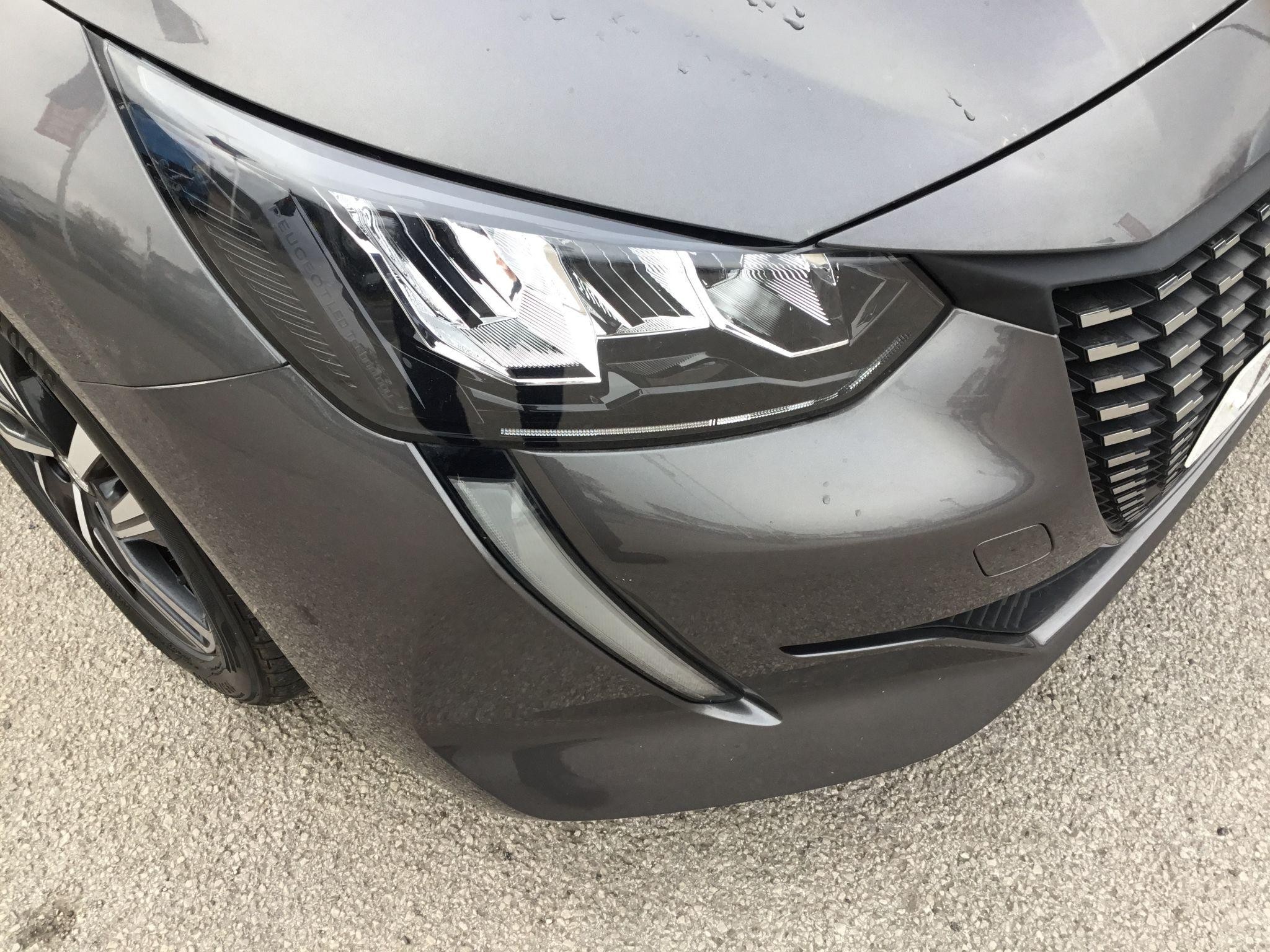 Peugeot 208 Image 11