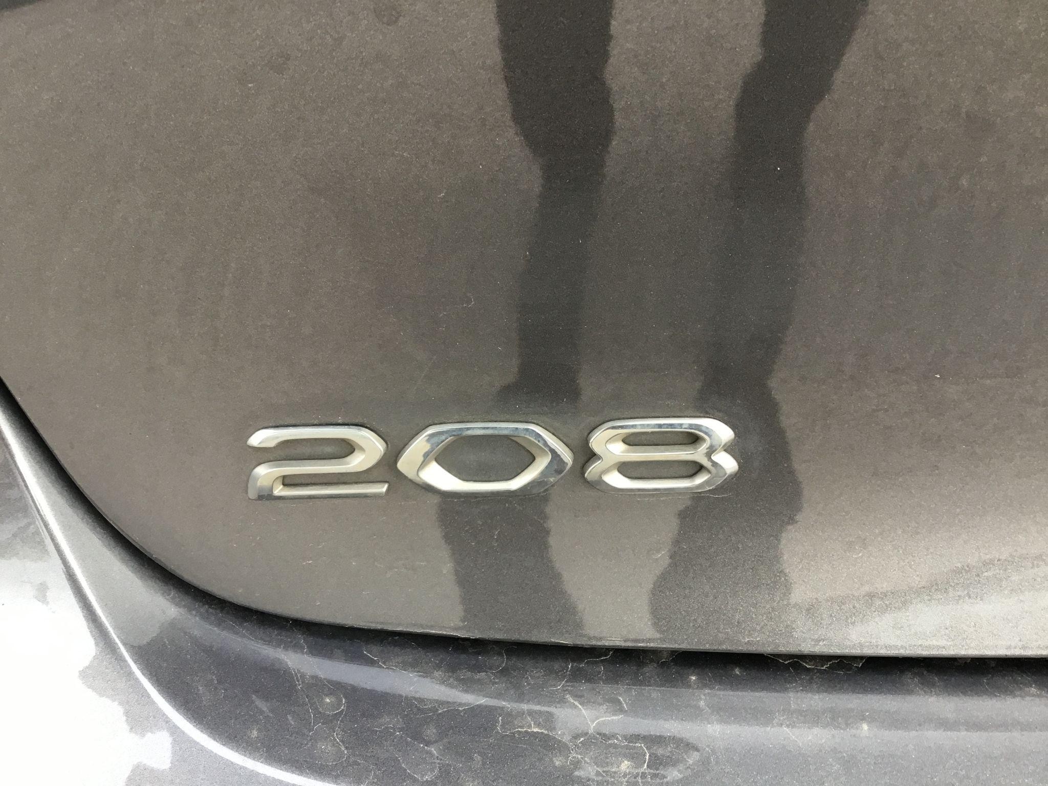 Peugeot 208 Image 12
