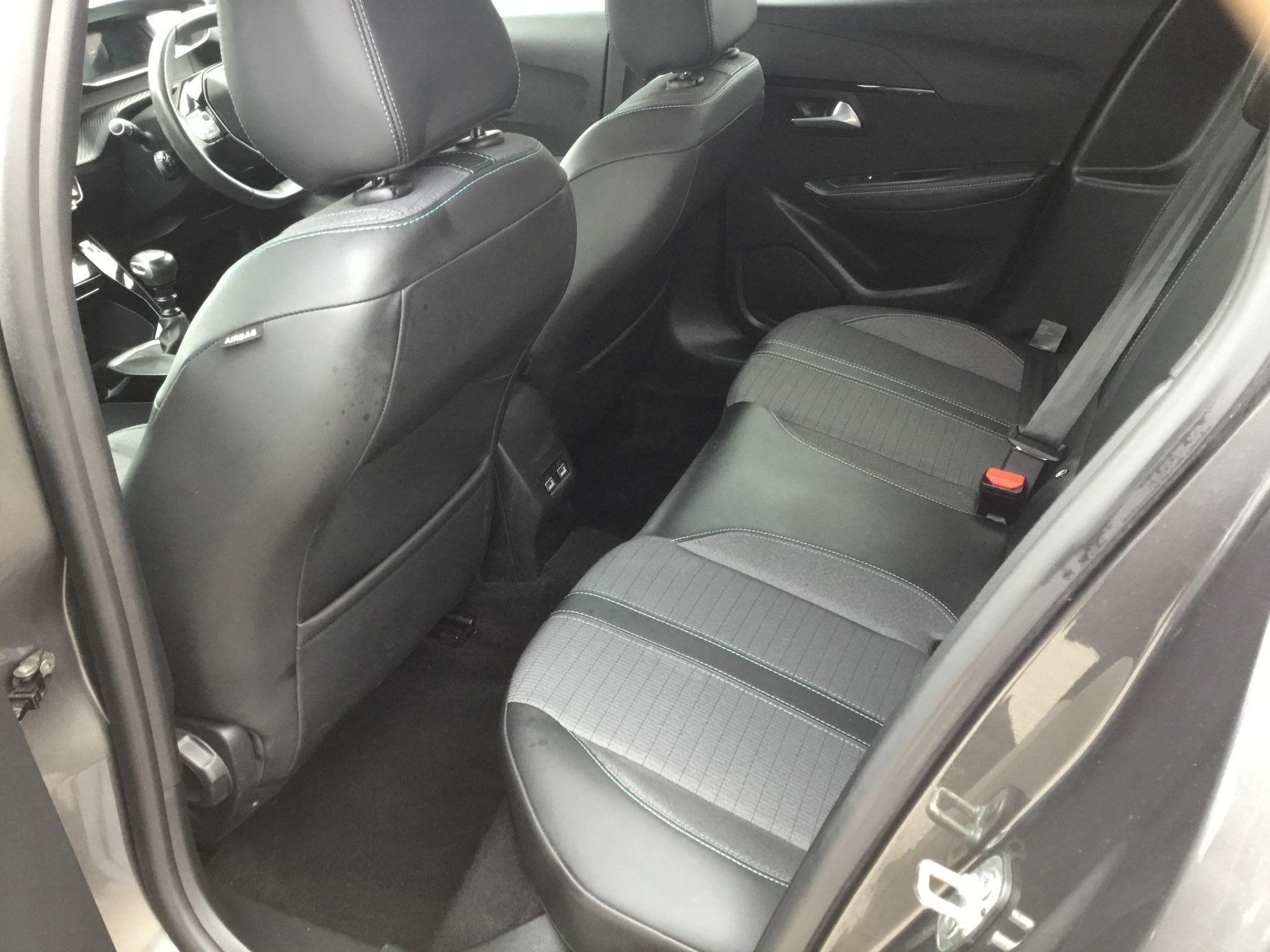 Peugeot 208 Image 17