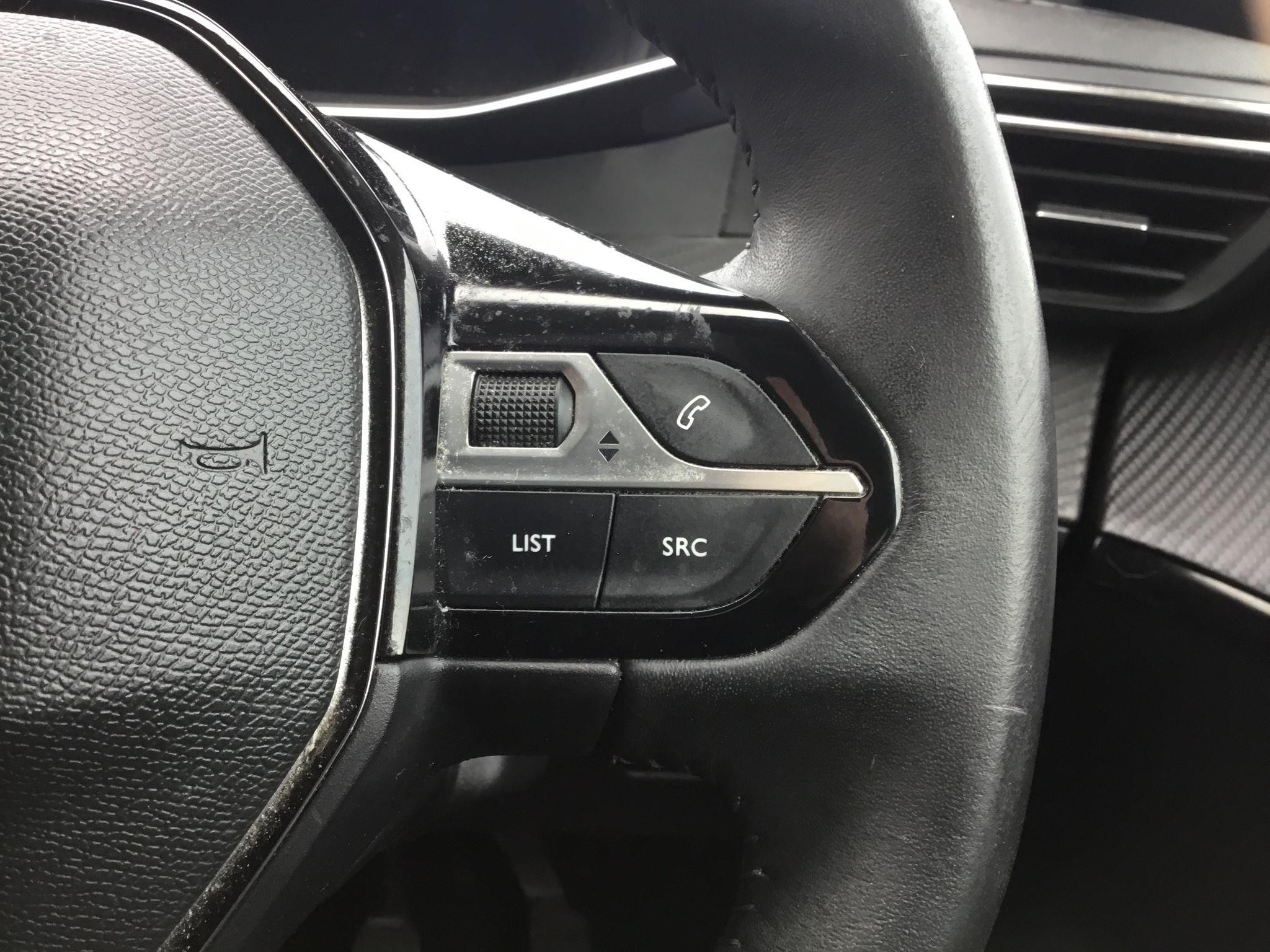 Peugeot 208 Image 21