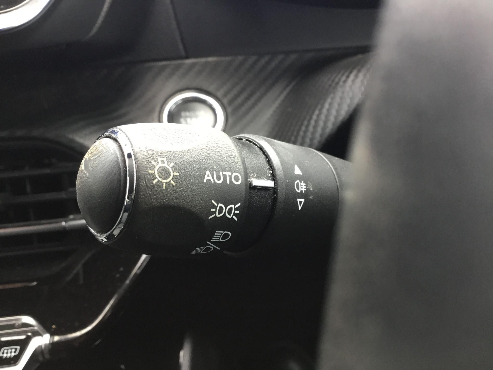 Peugeot 208 Image 22