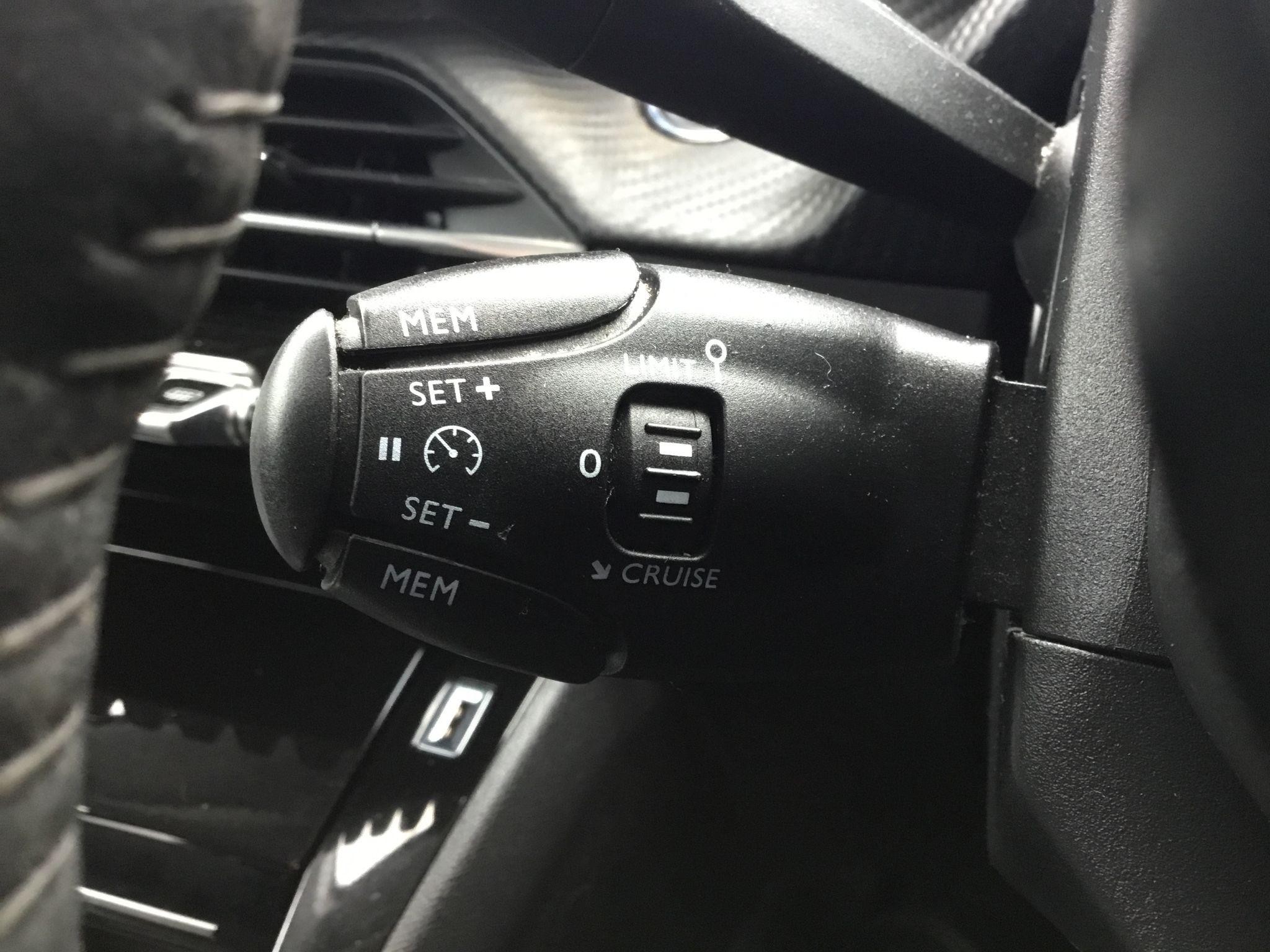 Peugeot 208 Image 24