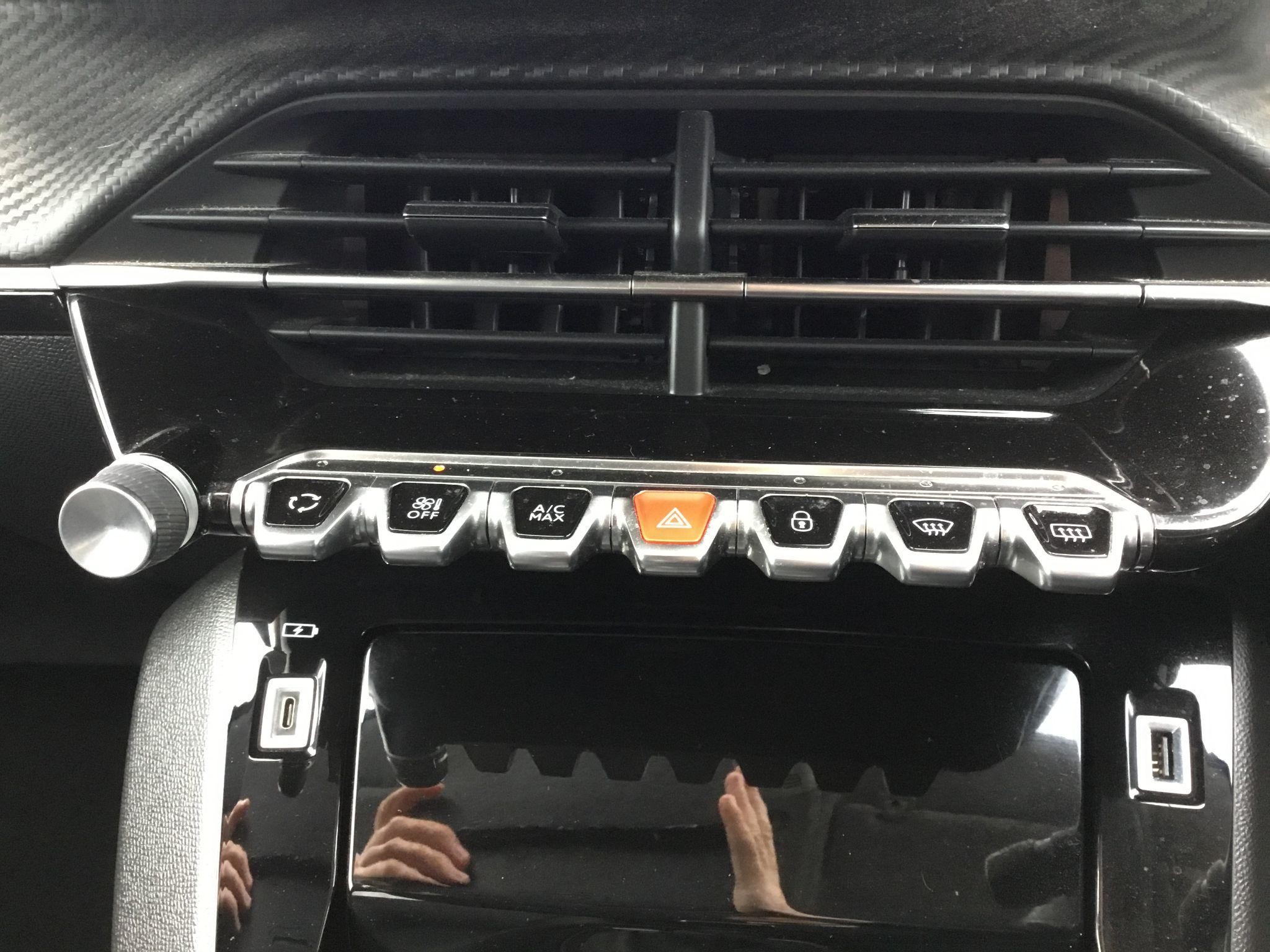 Peugeot 208 Image 30