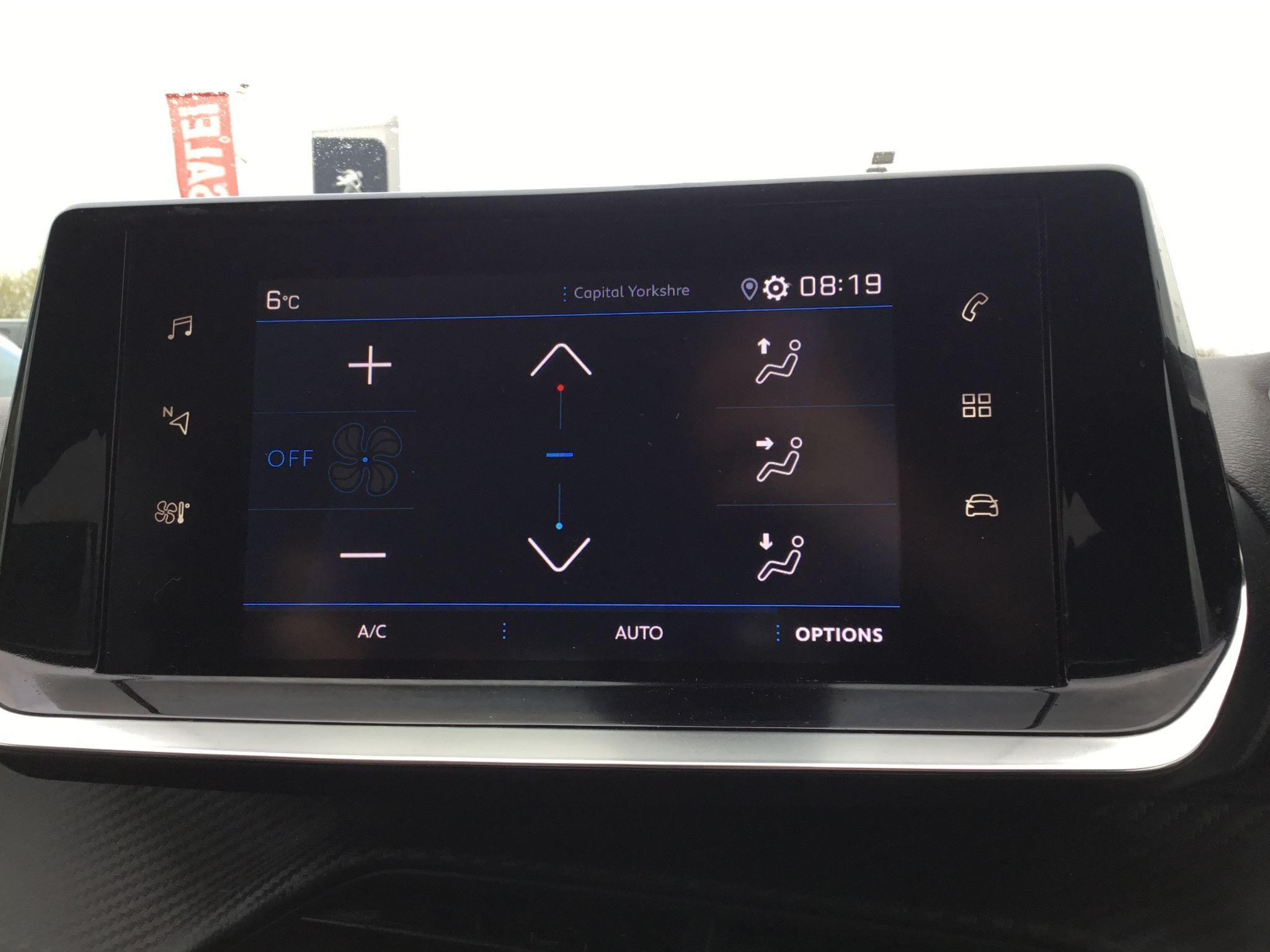 Peugeot 208 Image 32