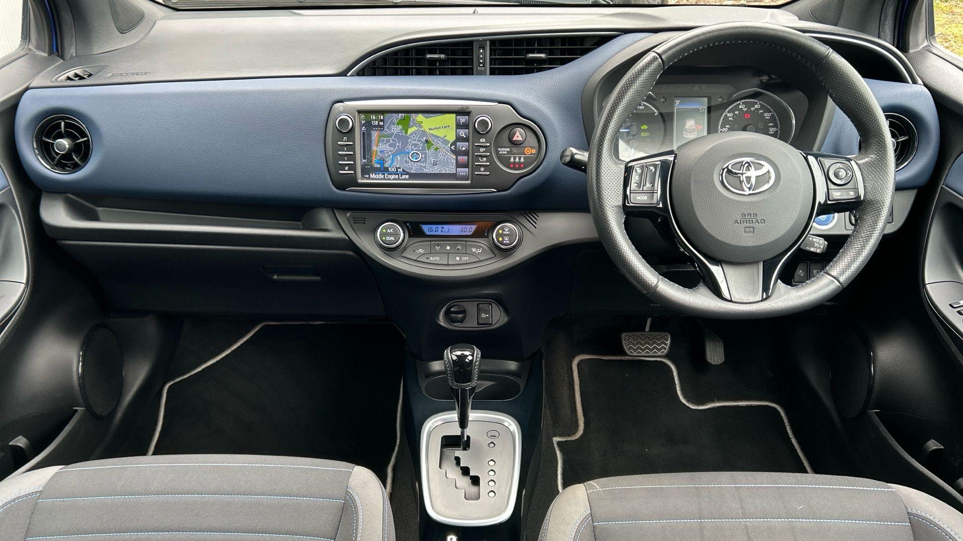 Toyota Yaris Image 11