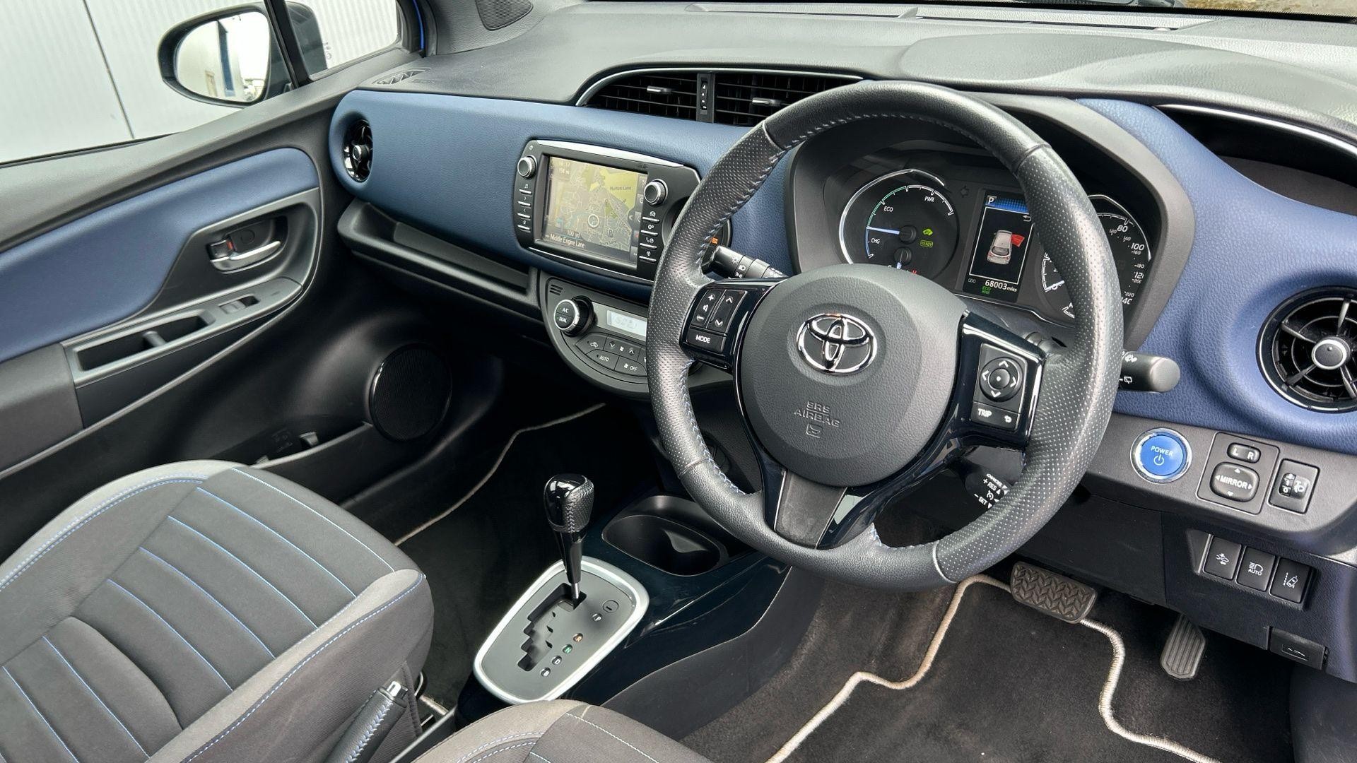 Toyota Yaris Image 12