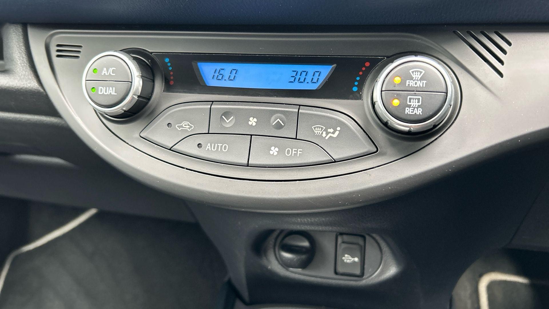 Toyota Yaris Image 34