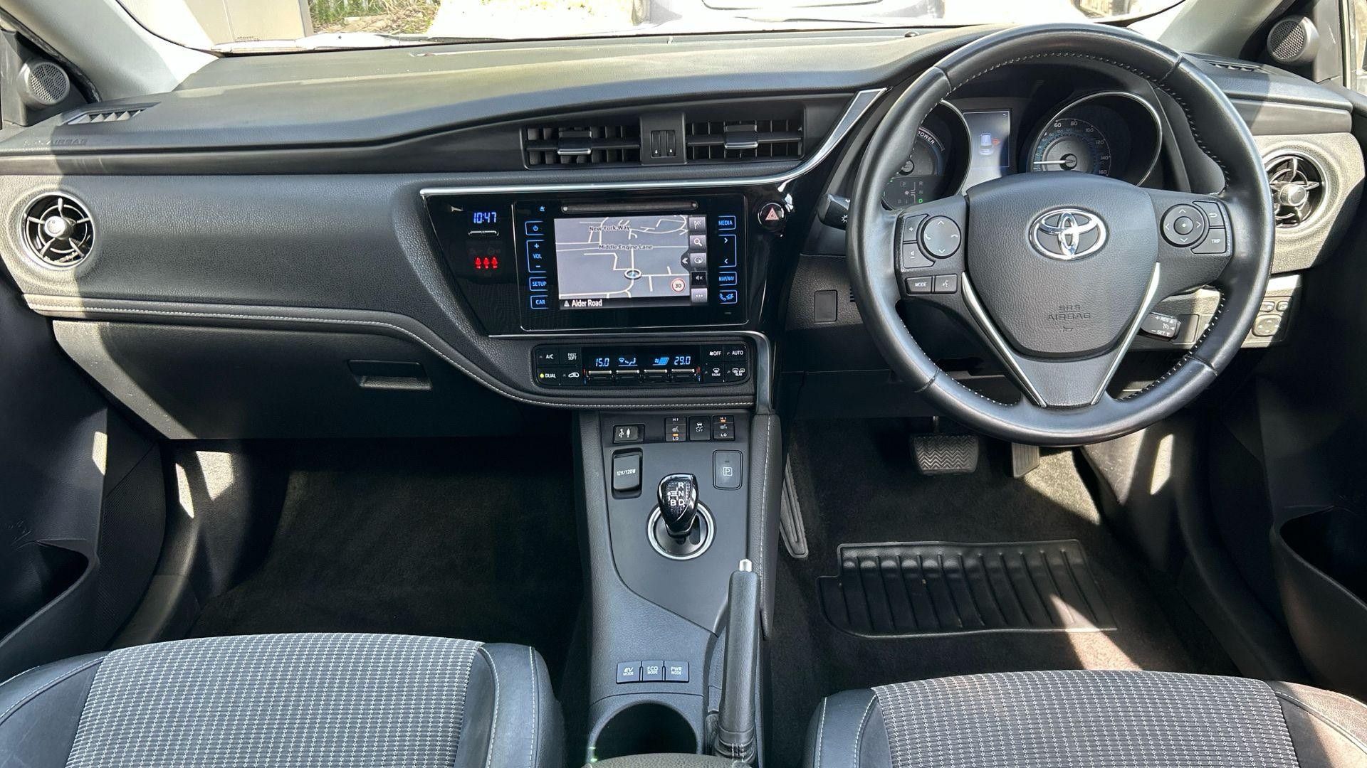 Toyota Auris Image 11