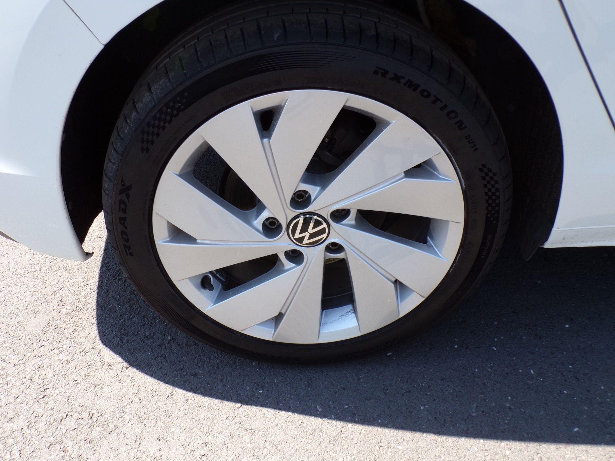 Volkswagen Golf Image 9