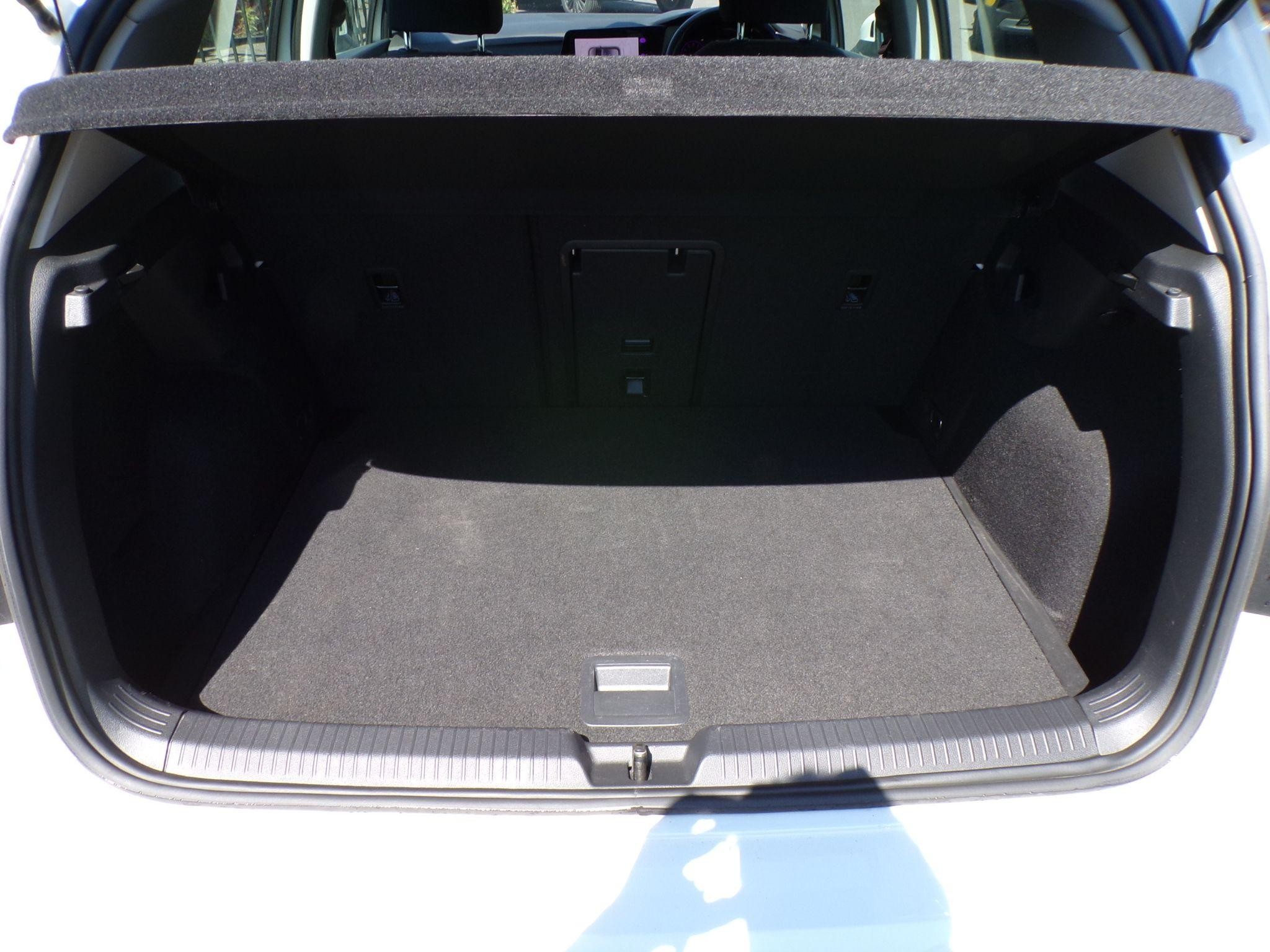 Volkswagen Golf Image 10