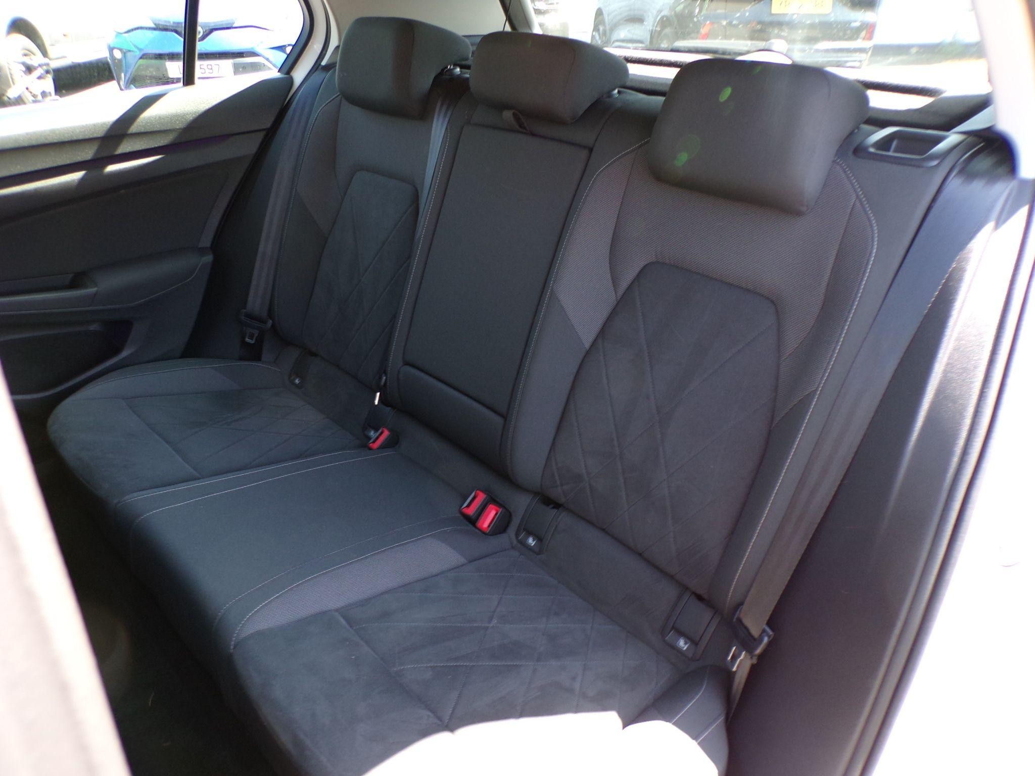 Volkswagen Golf Image 13