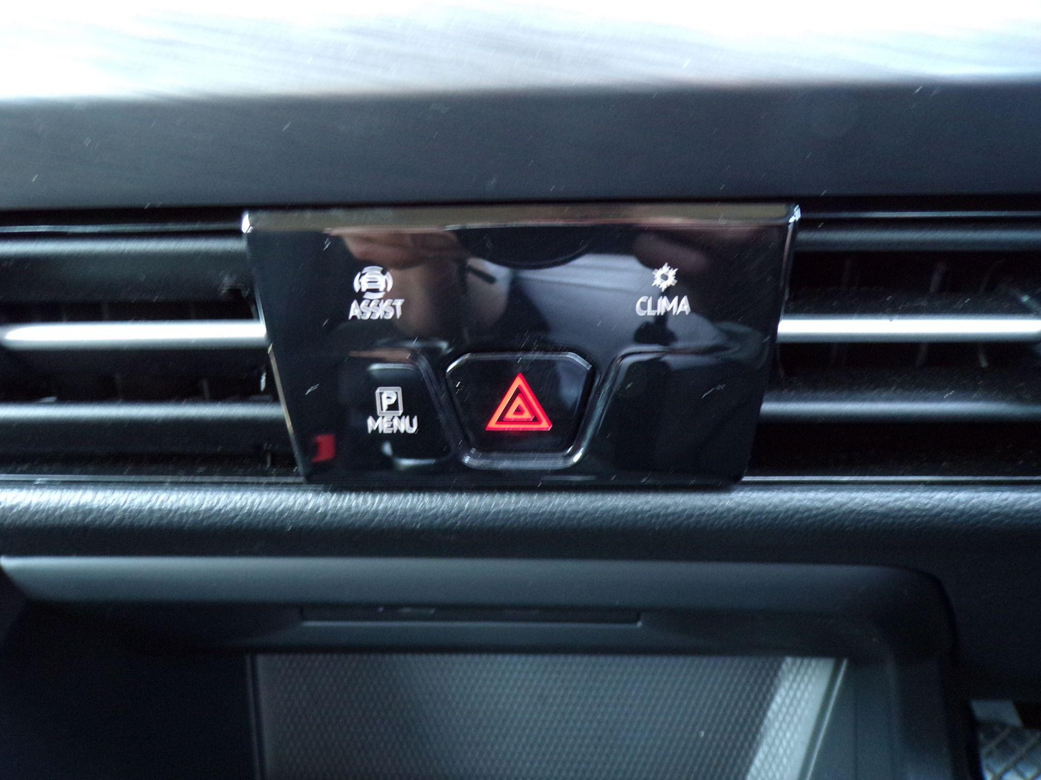 Volkswagen Golf Image 20