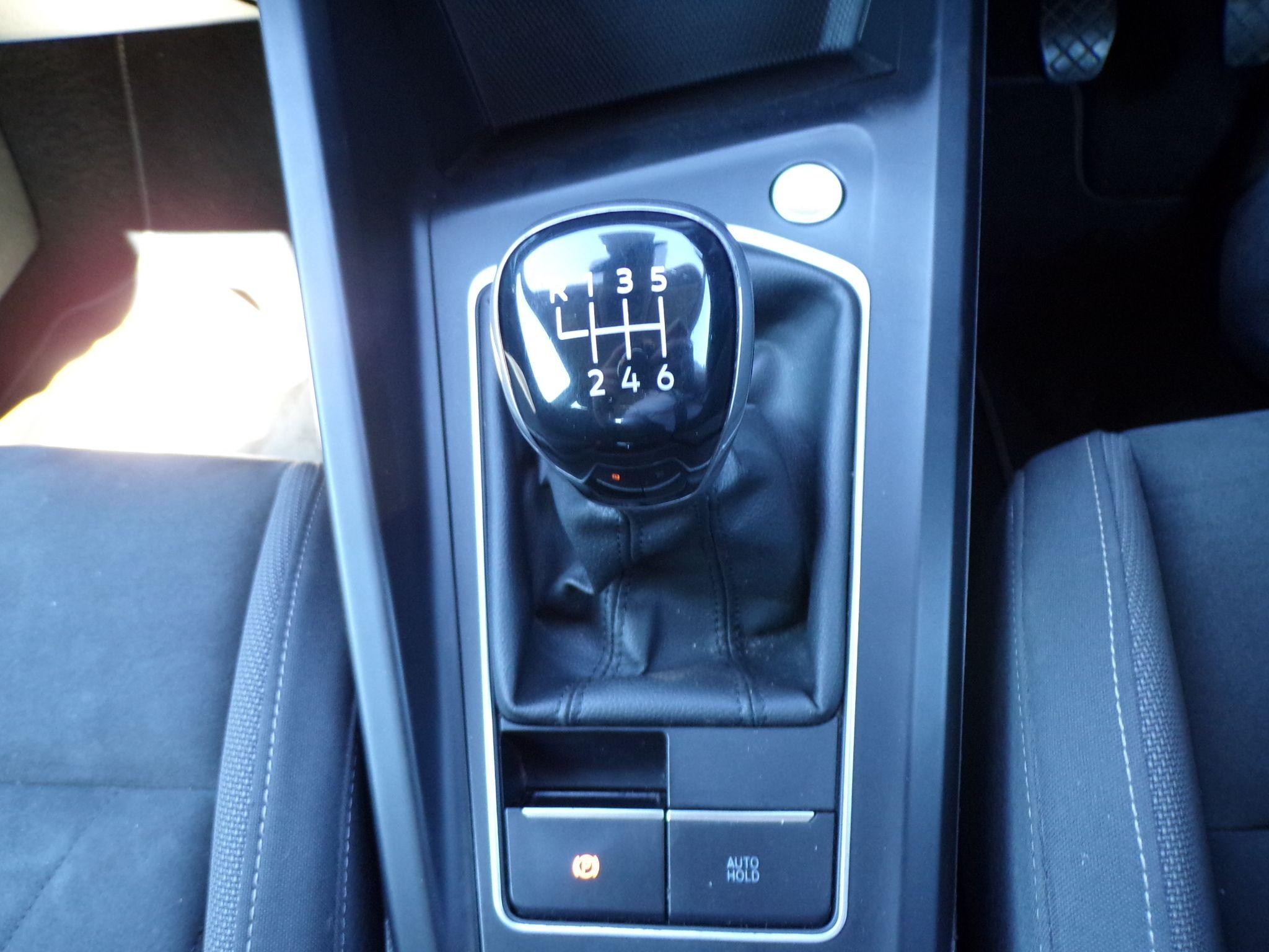 Volkswagen Golf Image 21
