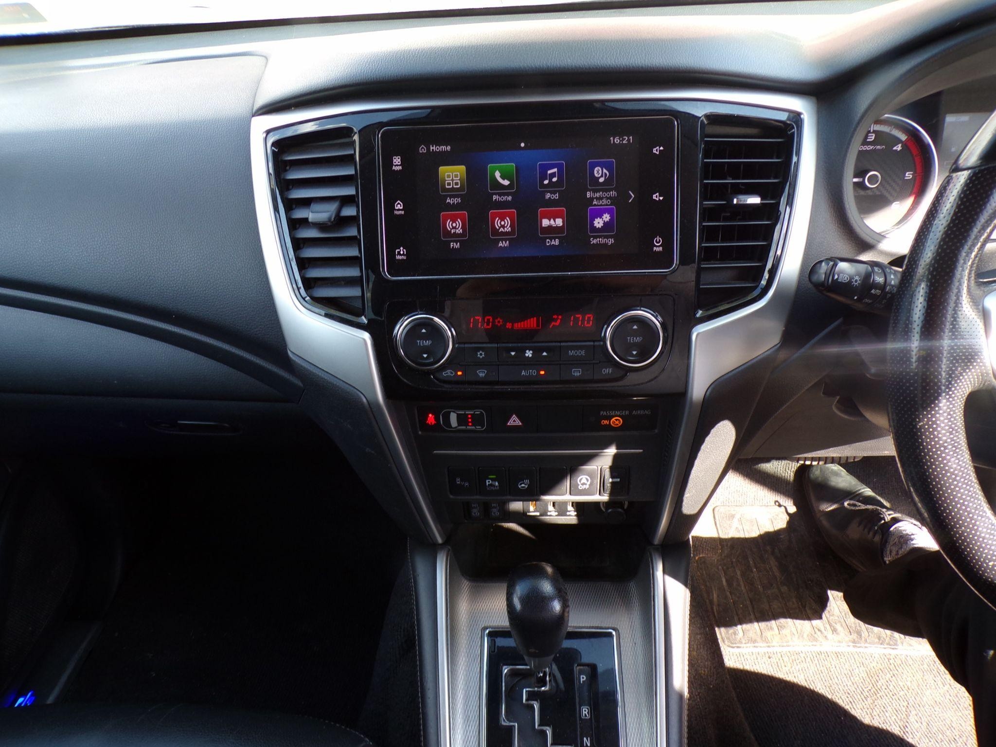 Mitsubishi L200 Image 12