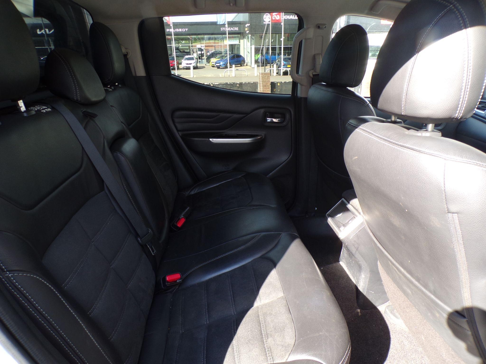 Mitsubishi L200 Image 13