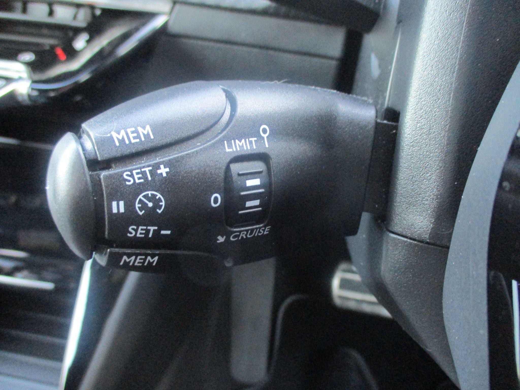 Peugeot E-2008 Image 24