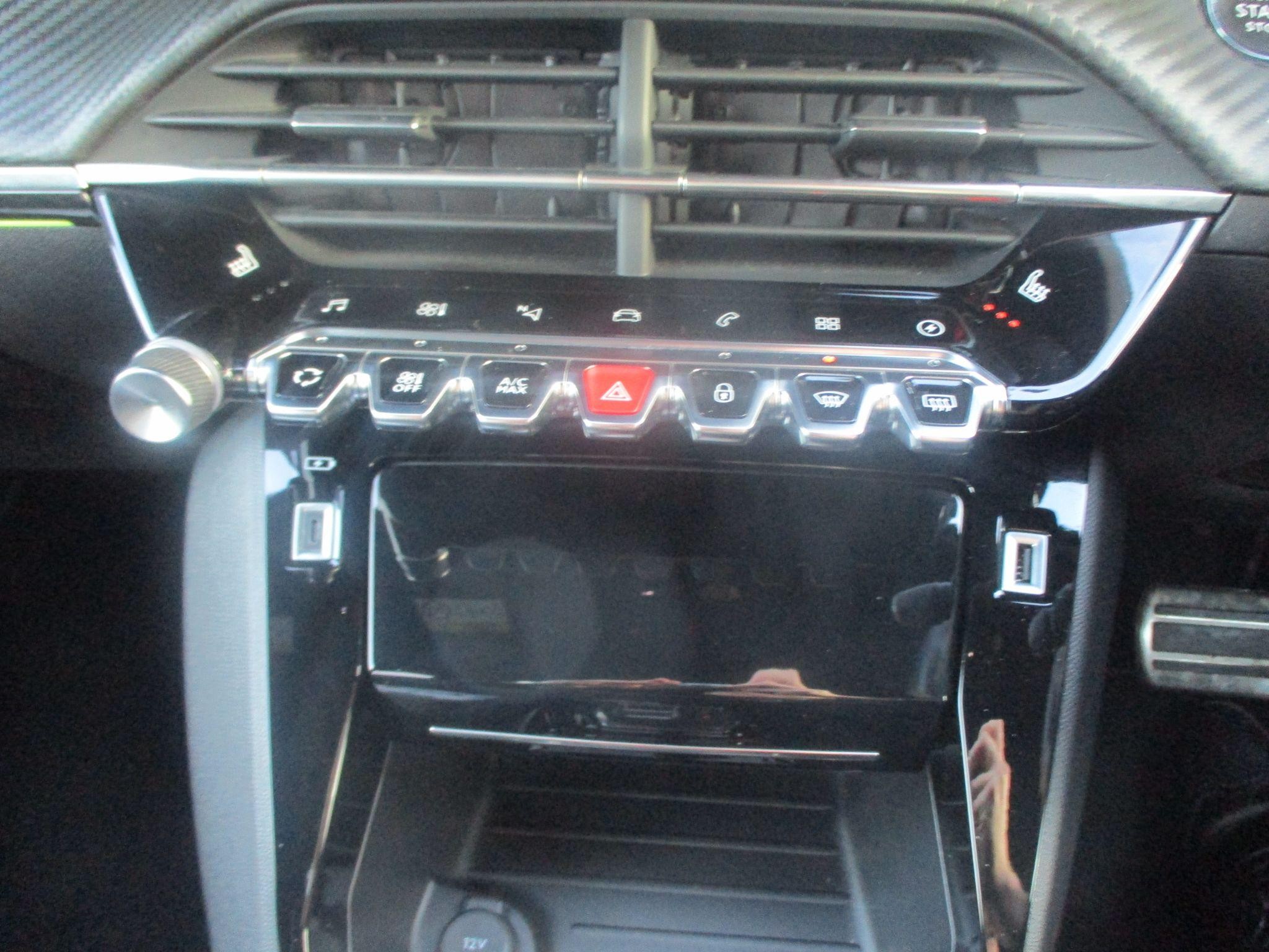 Peugeot E-2008 Image 31