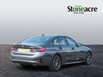 BMW 3 Series 2.0 330e 12kWh Sport Pro Auto Euro 6 (s/s) 4dr LG70LDJ Image 3