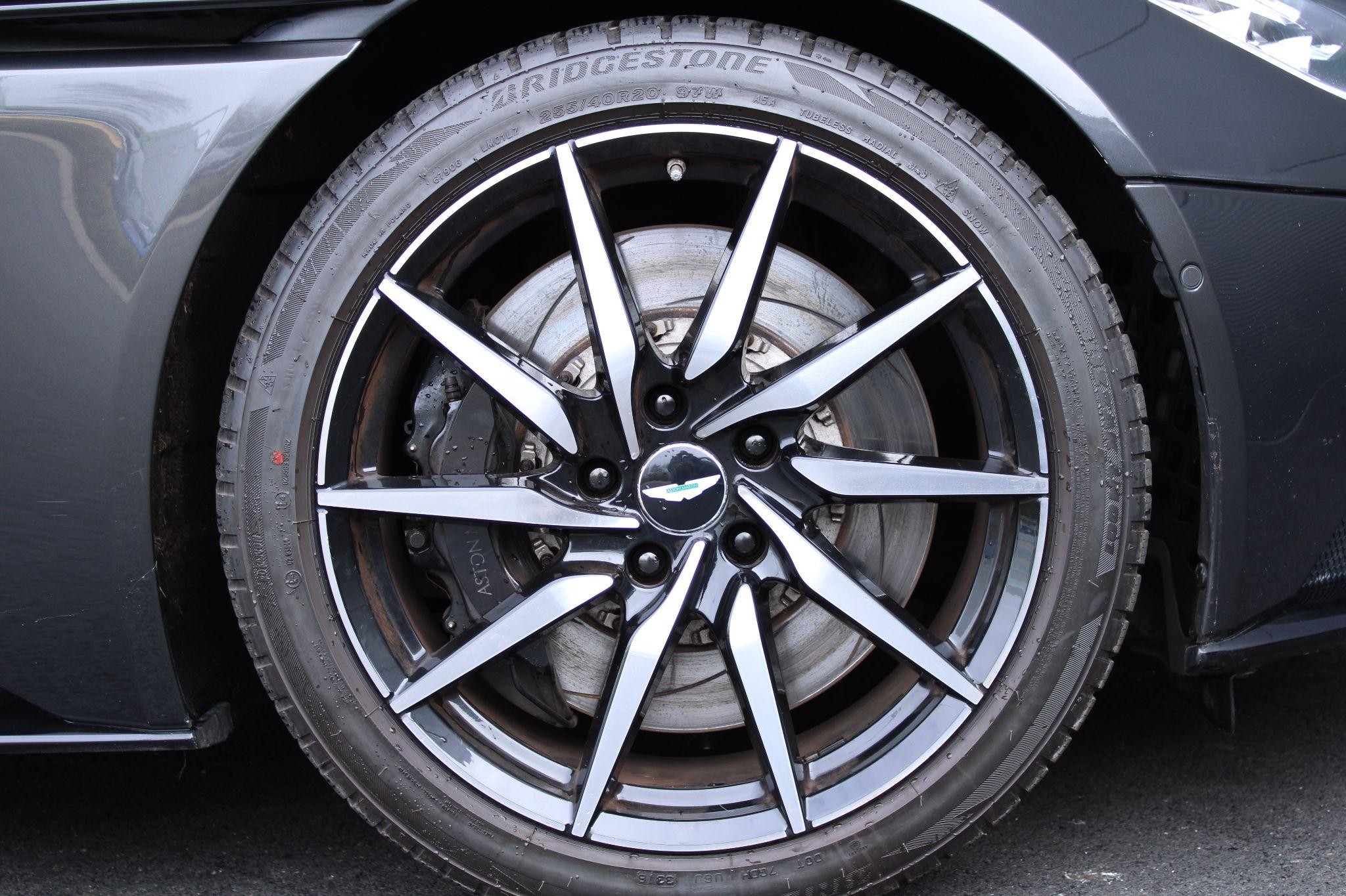 Aston Martin DB11 Image 18