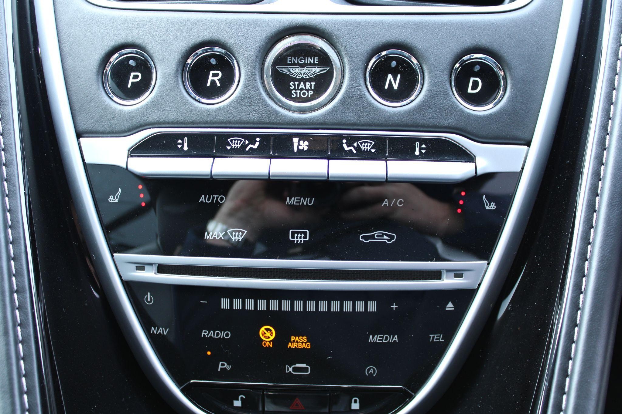 Aston Martin DB11 Image 25