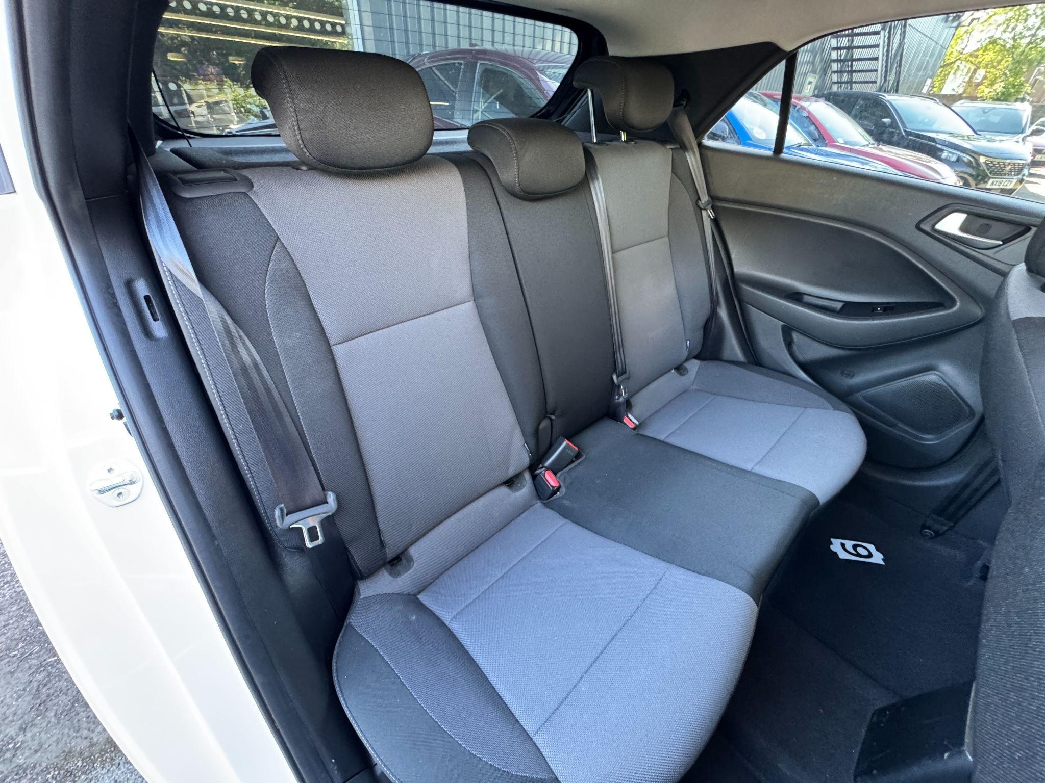 Hyundai i20 Image 16