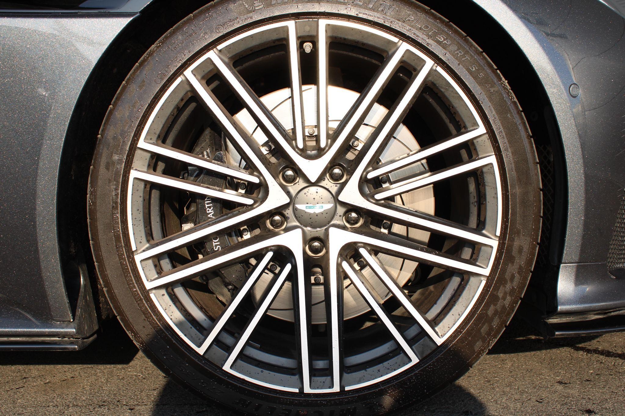 Aston Martin DB12 Image 13
