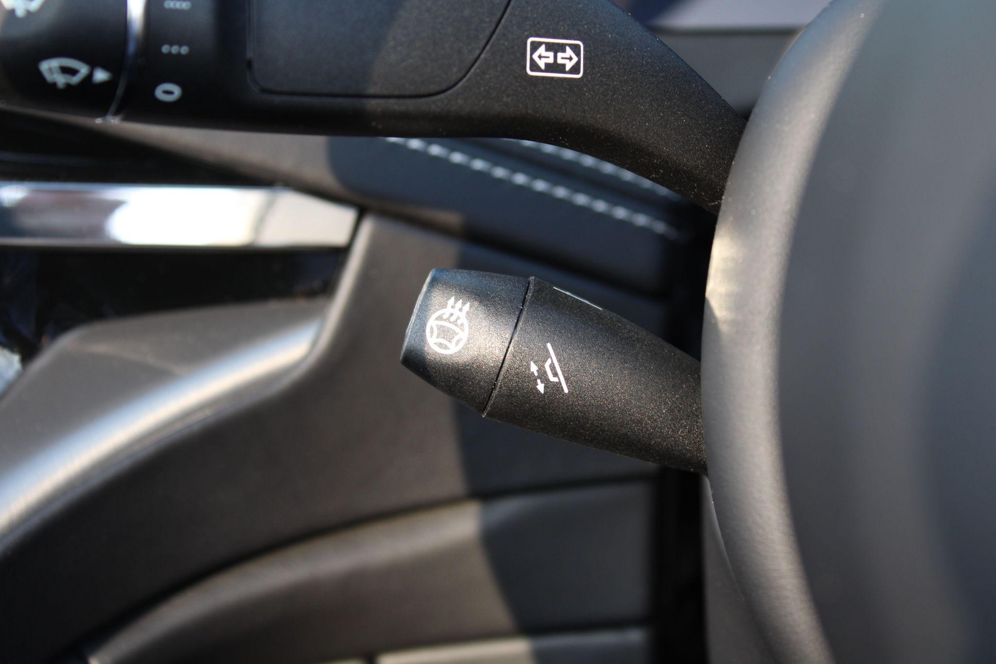 Aston Martin DB12 Image 33