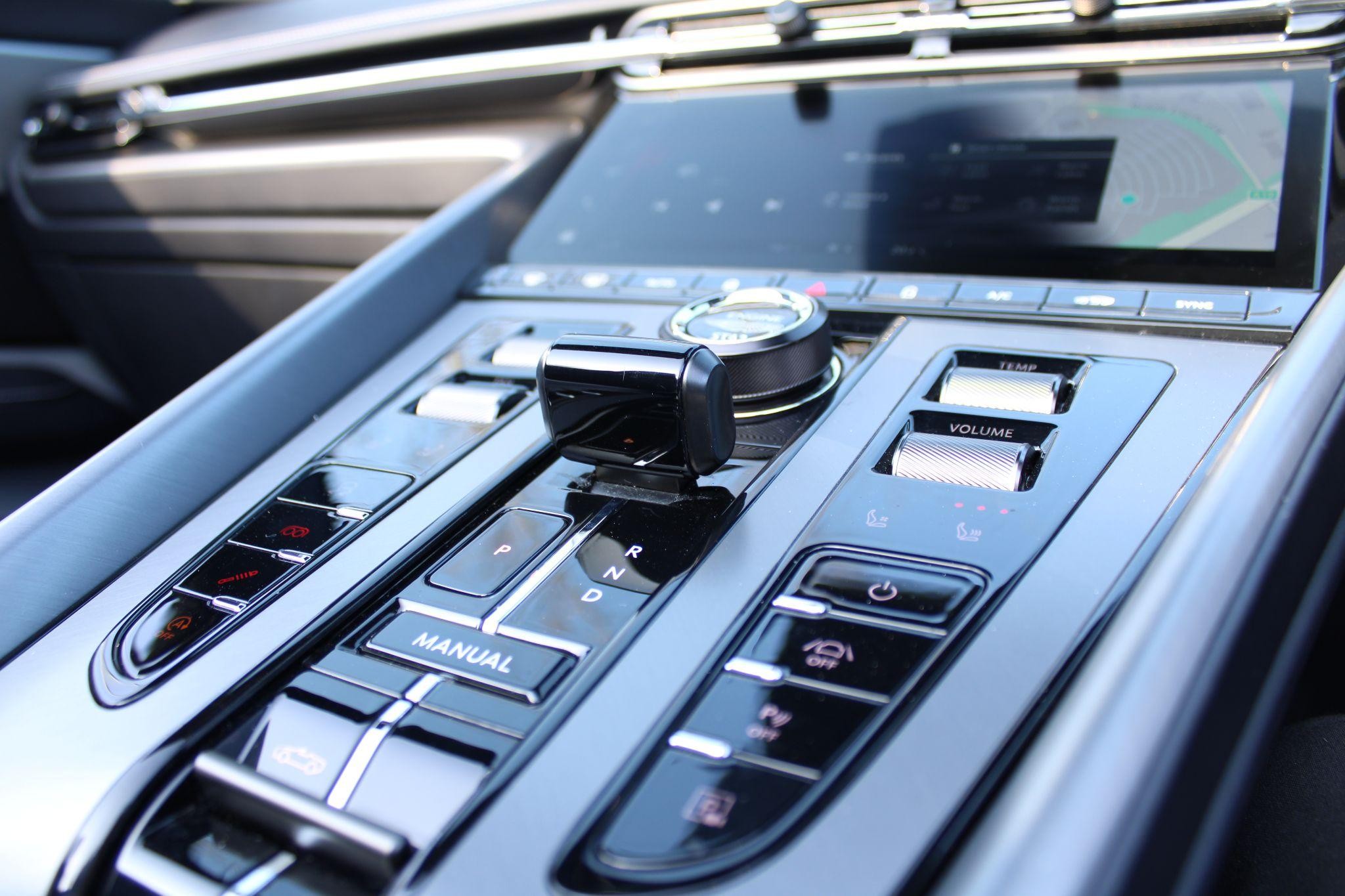 Aston Martin DB12 Image 37