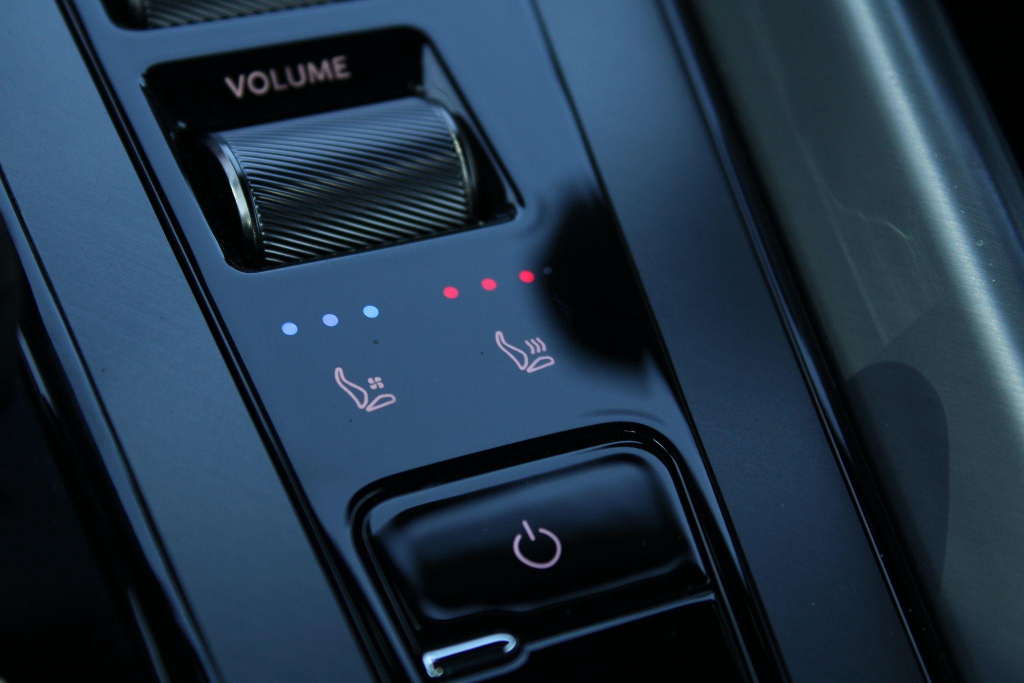 Aston Martin DB12 Image 48