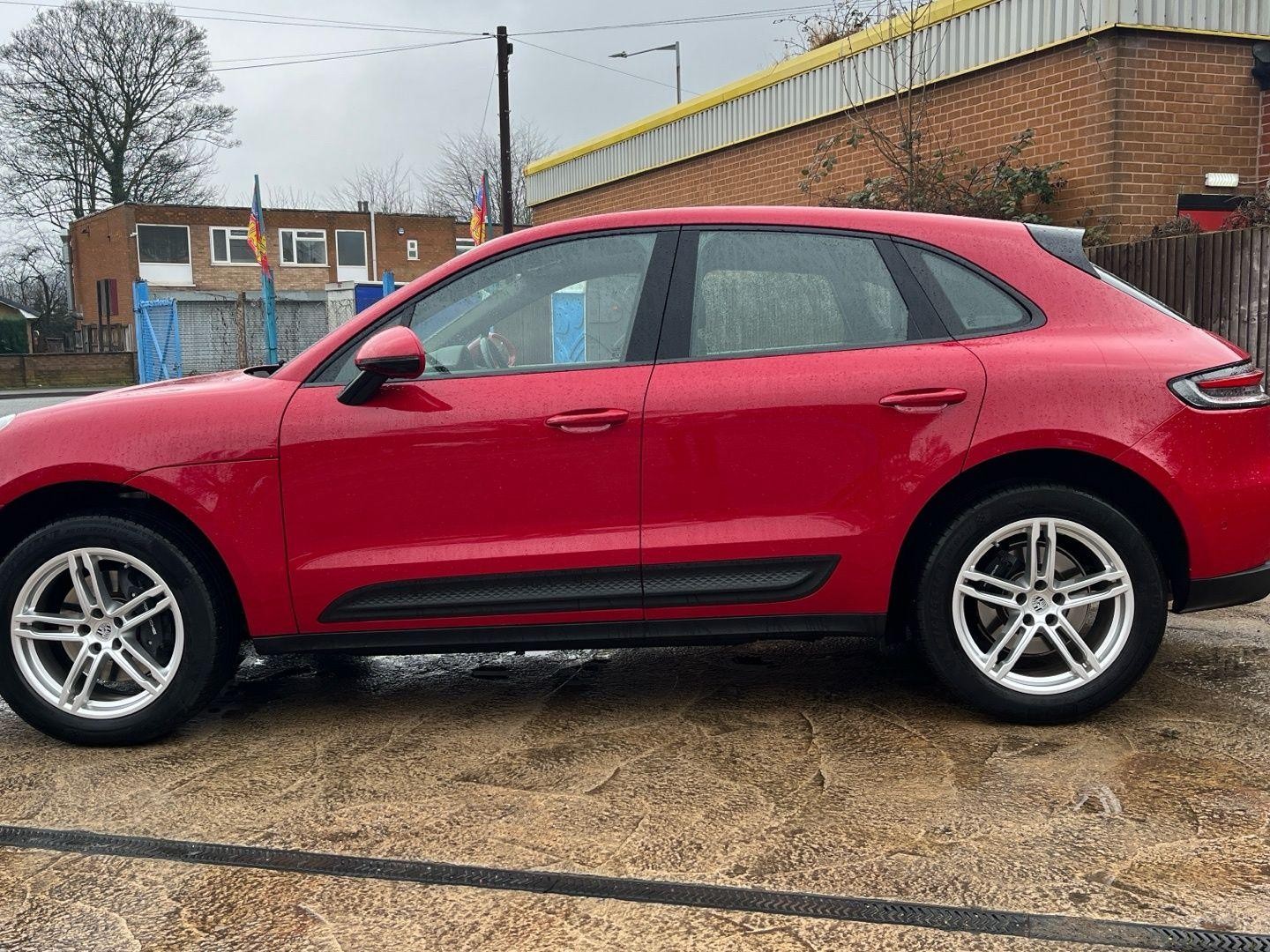 Porsche Macan Image 8