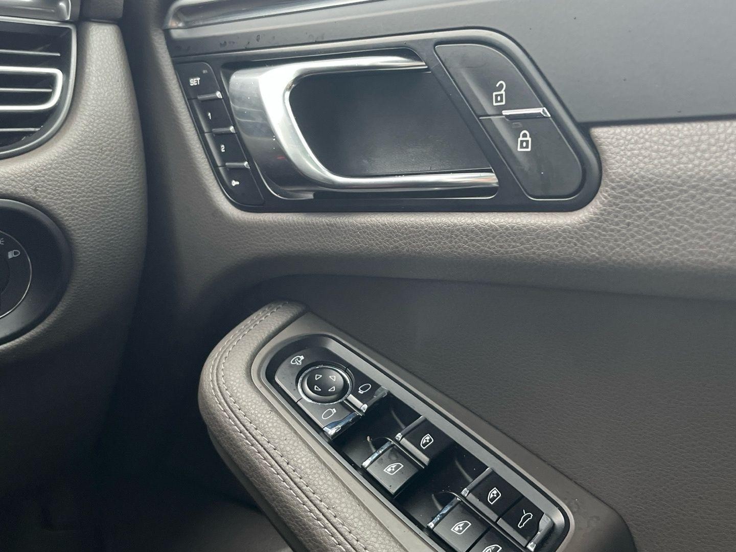 Porsche Macan Image 15