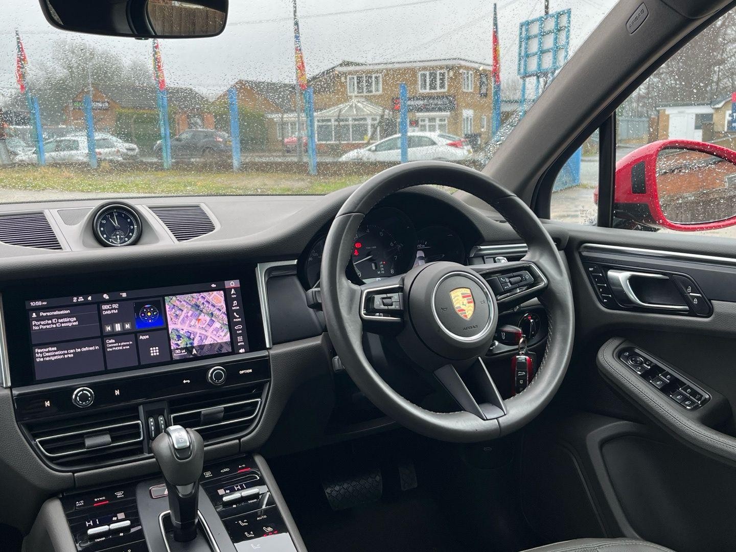 Porsche Macan Image 28
