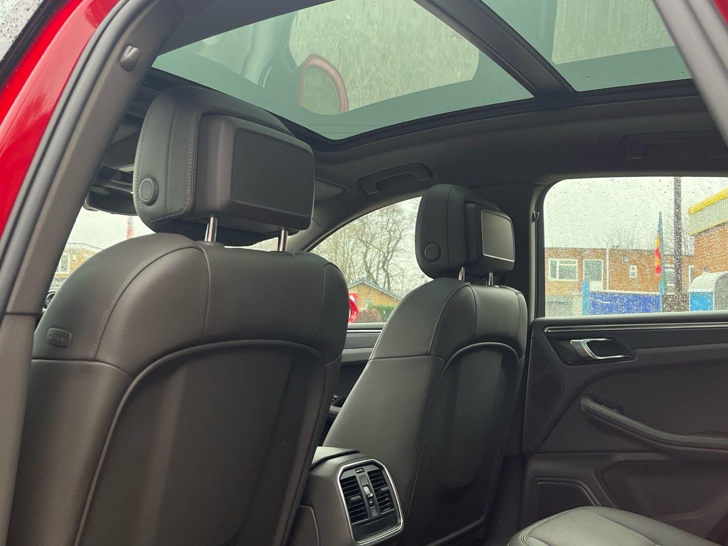 Porsche Macan Image 32