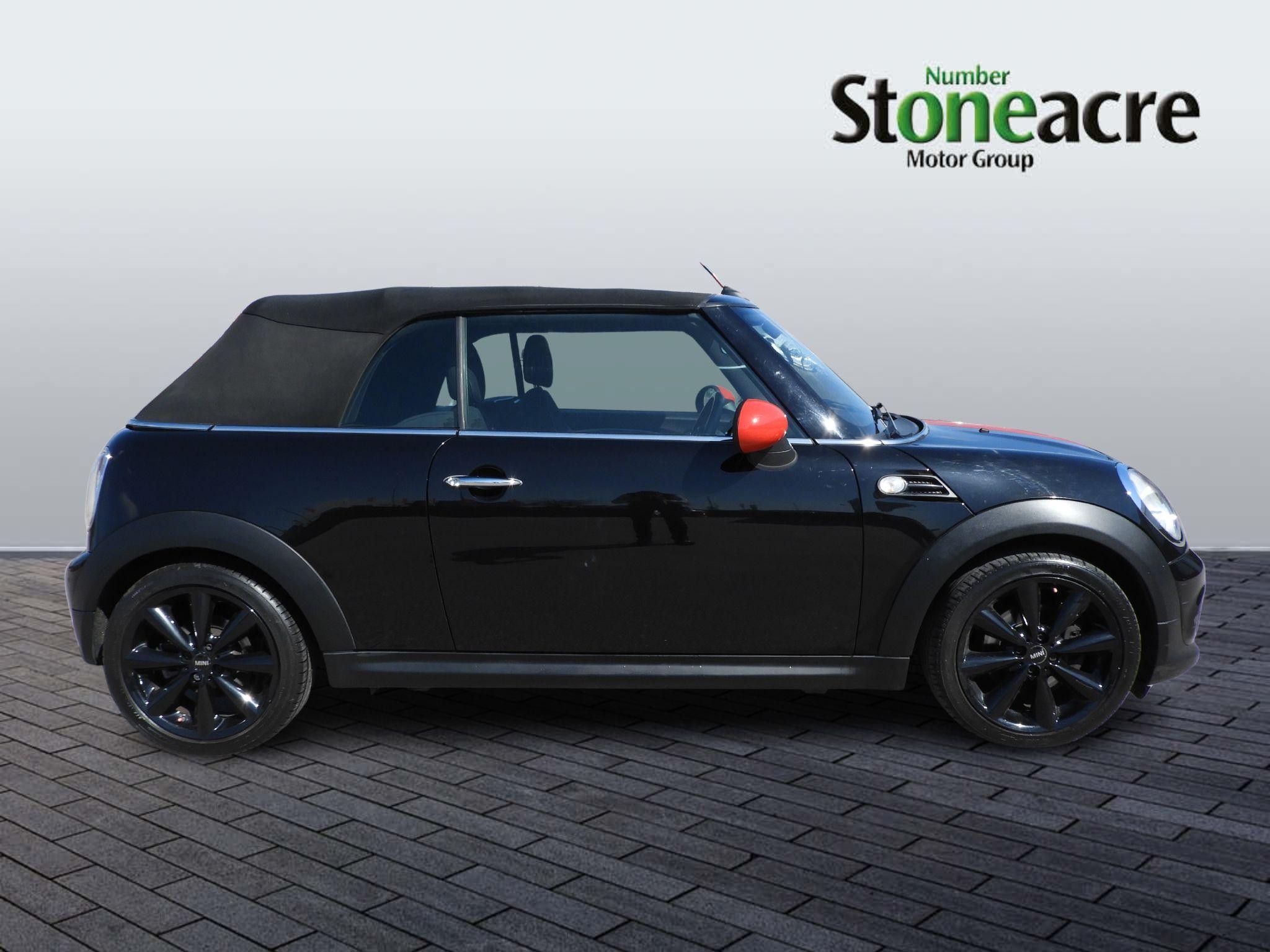 MINI Convertible Image 2