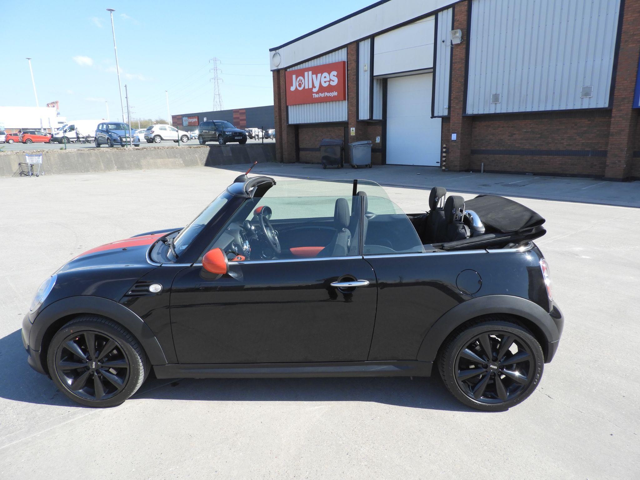 MINI Convertible Image 9