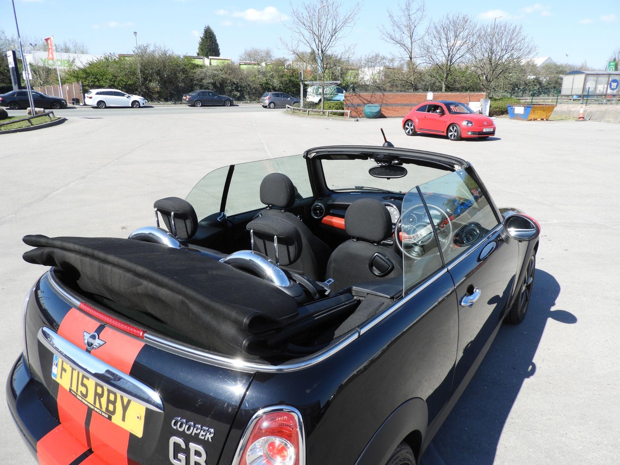 MINI Convertible Image 11