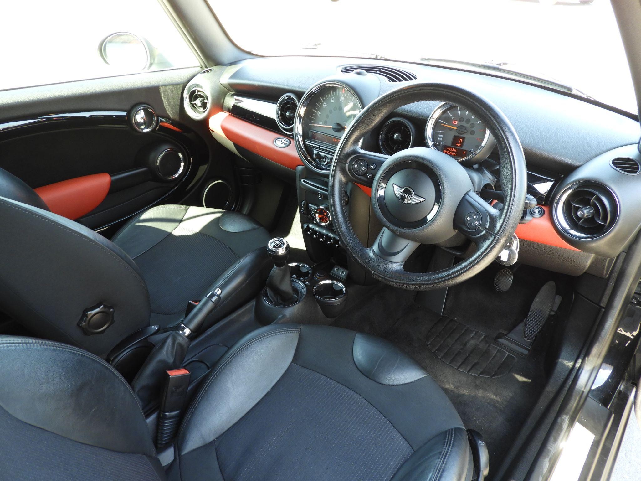 MINI Convertible Image 12