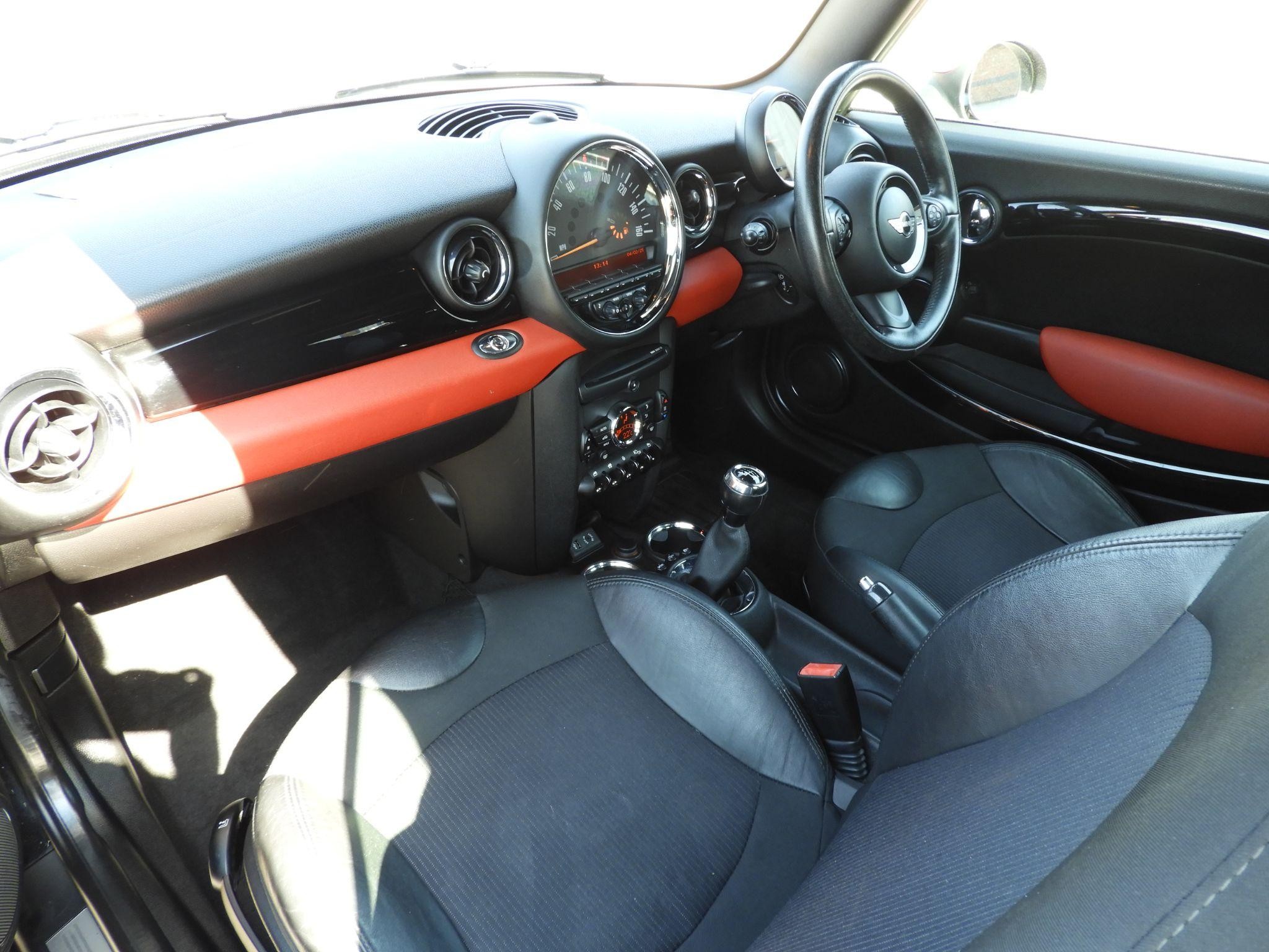 MINI Convertible Image 14
