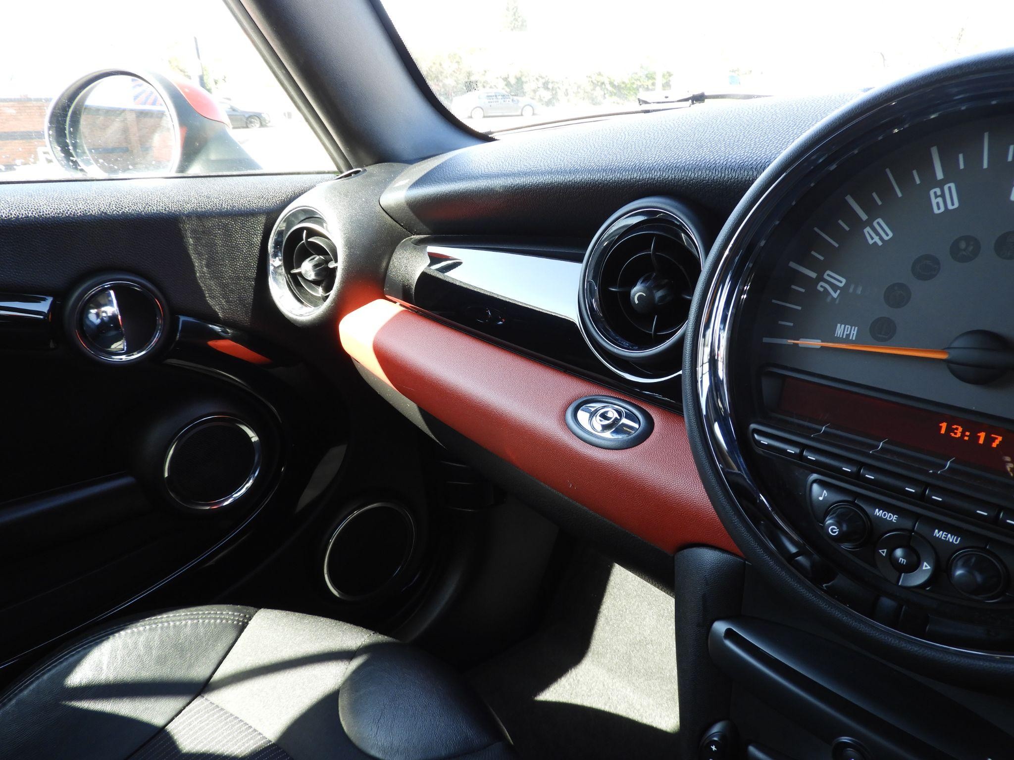 MINI Convertible Image 16
