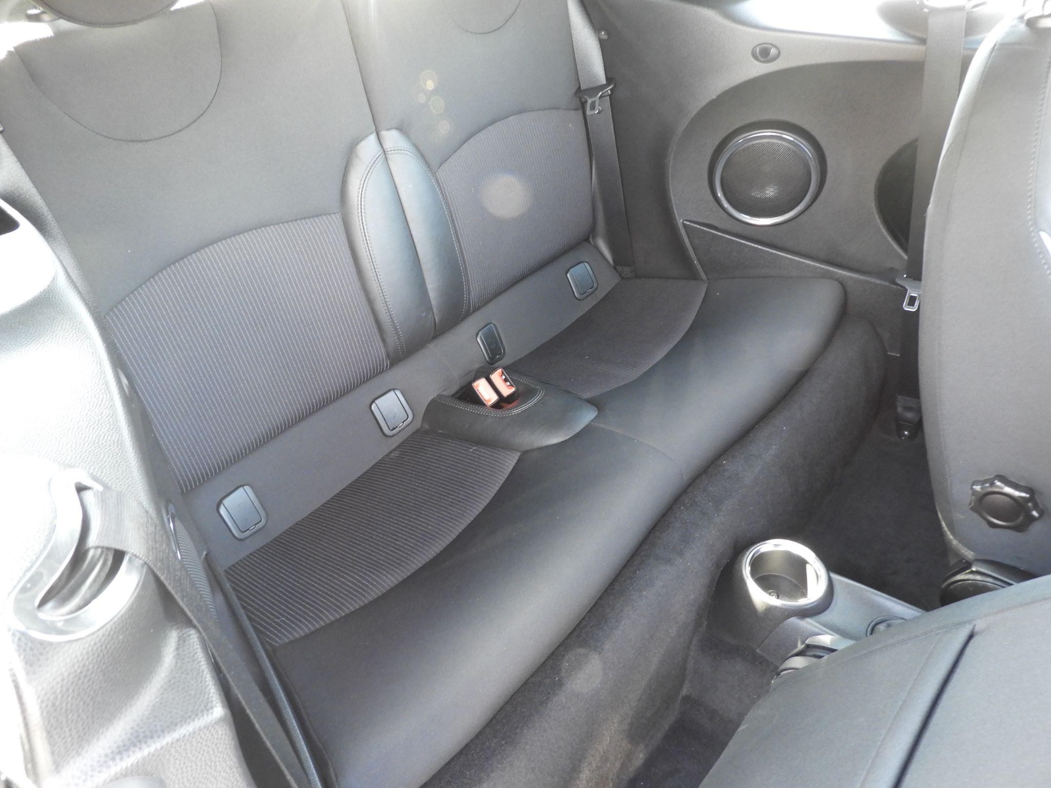 MINI Convertible Image 17
