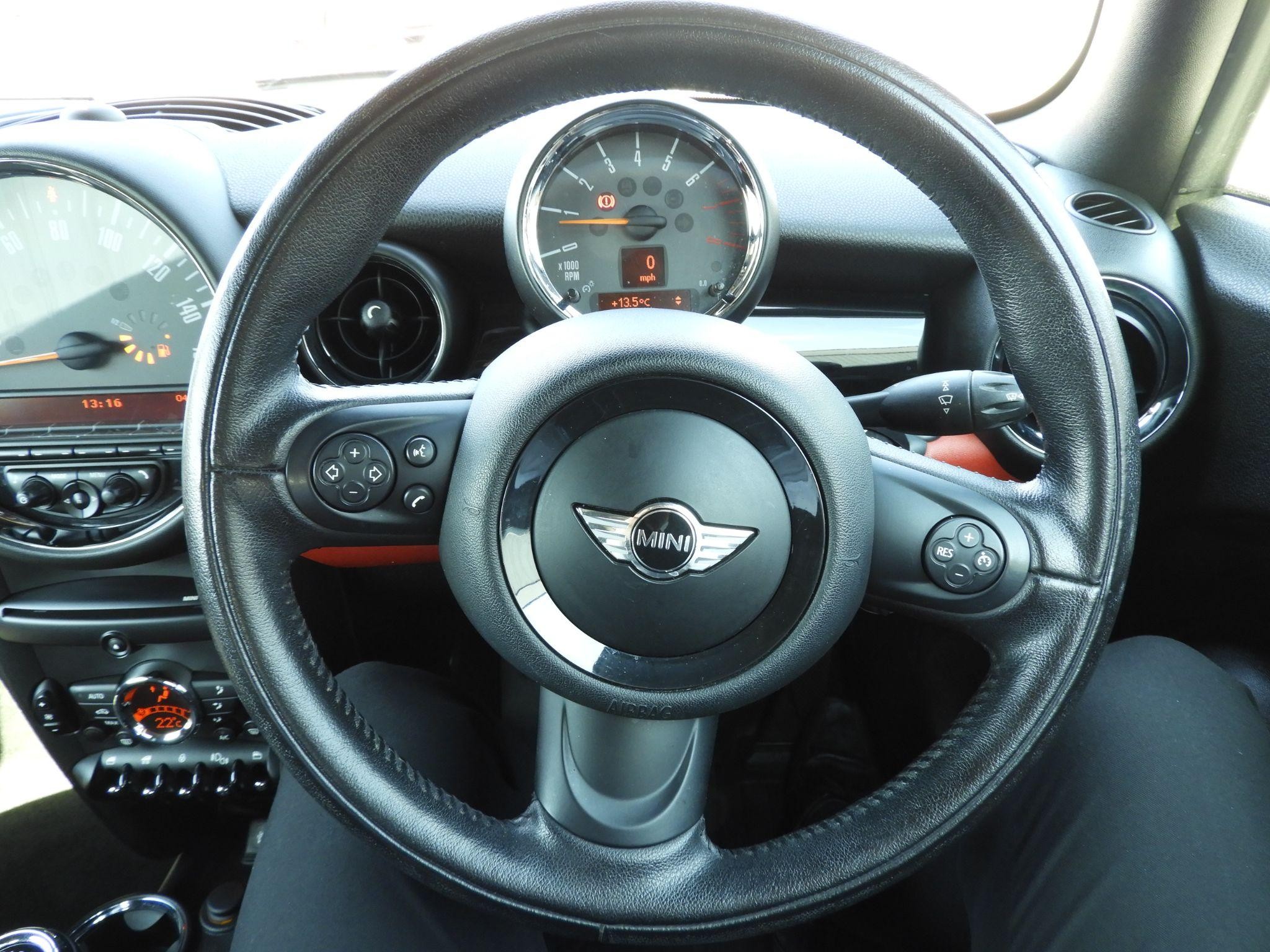 MINI Convertible Image 21