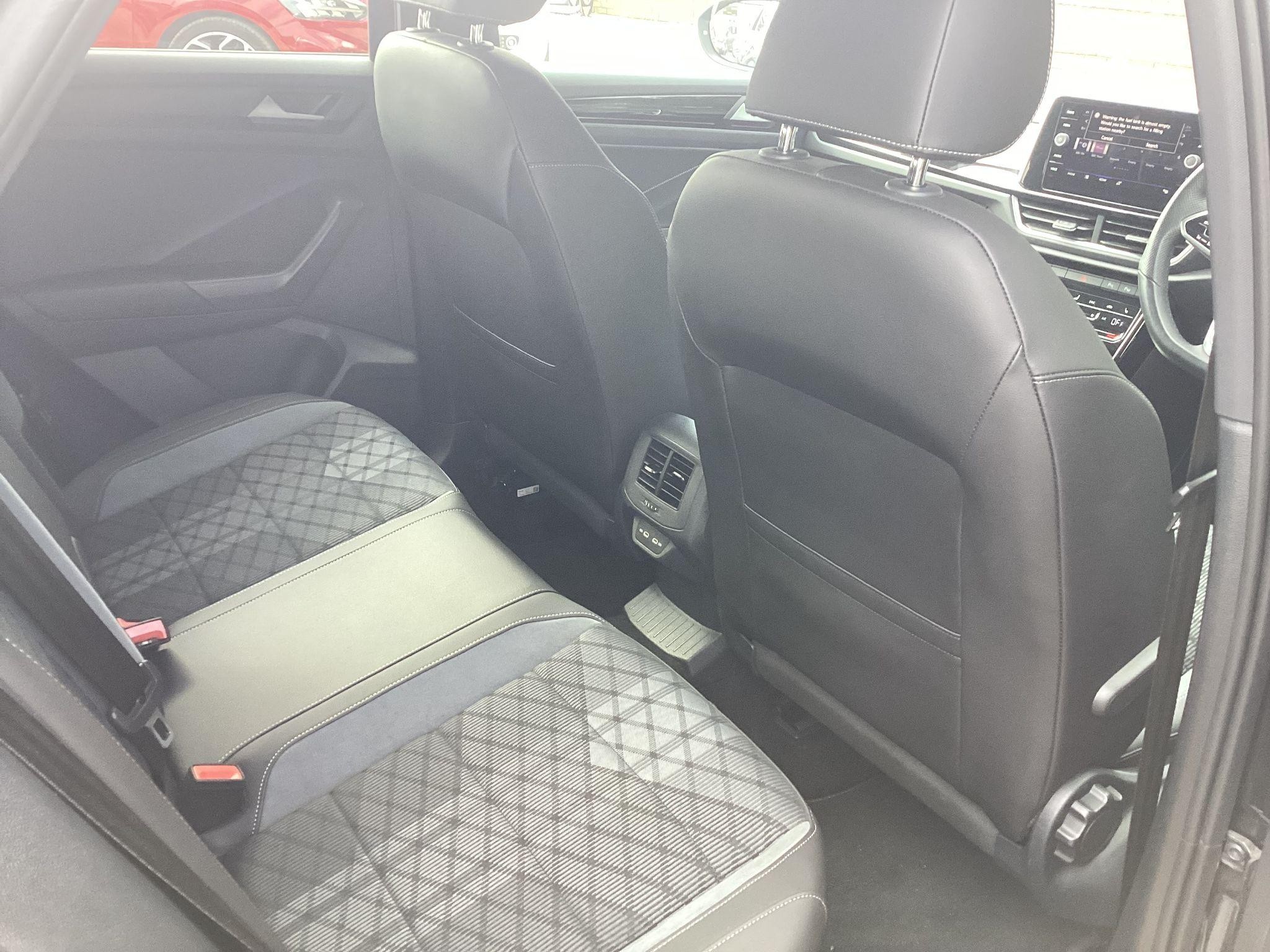 Volkswagen T-Roc Image 14