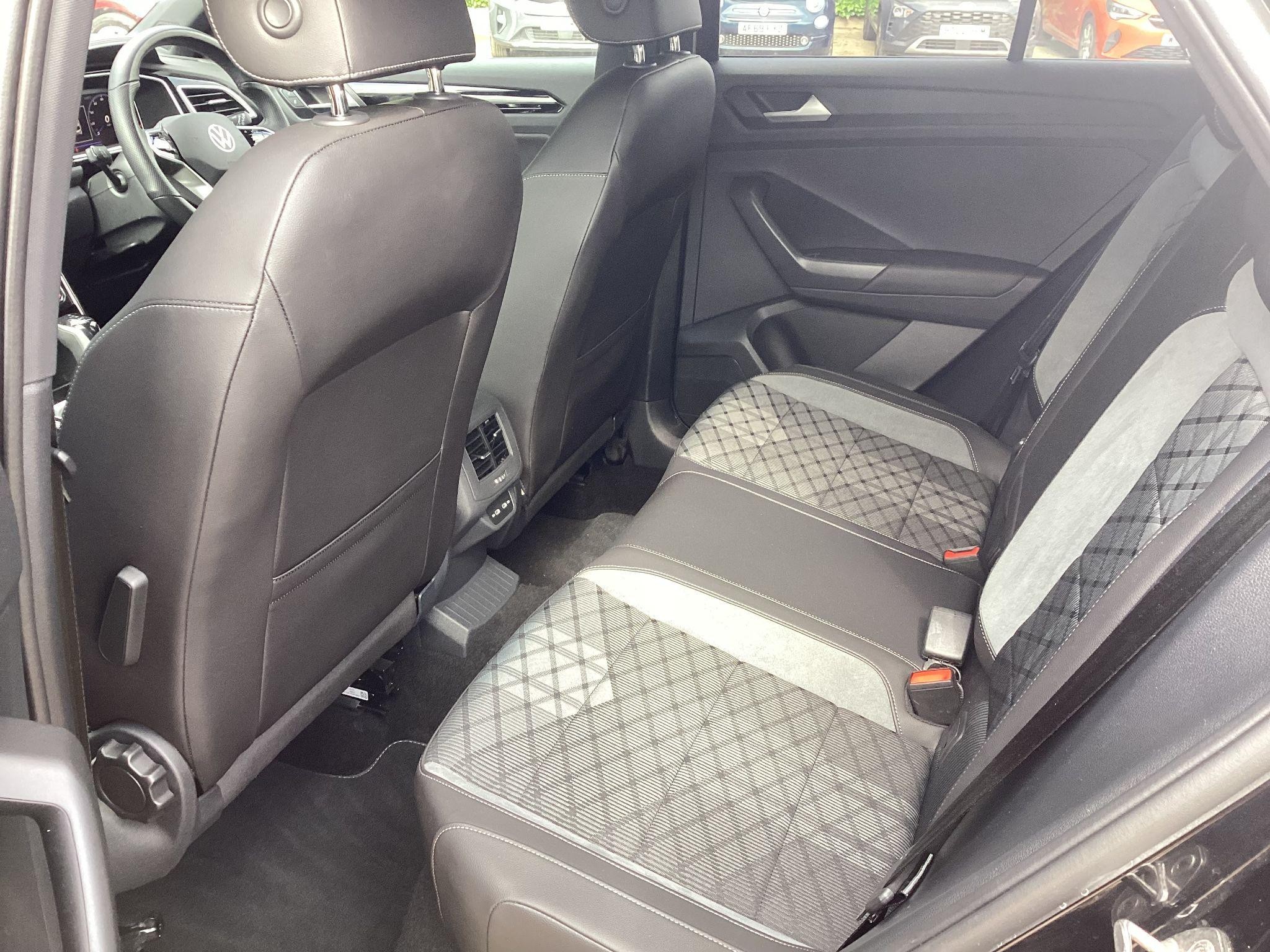Volkswagen T-Roc Image 15