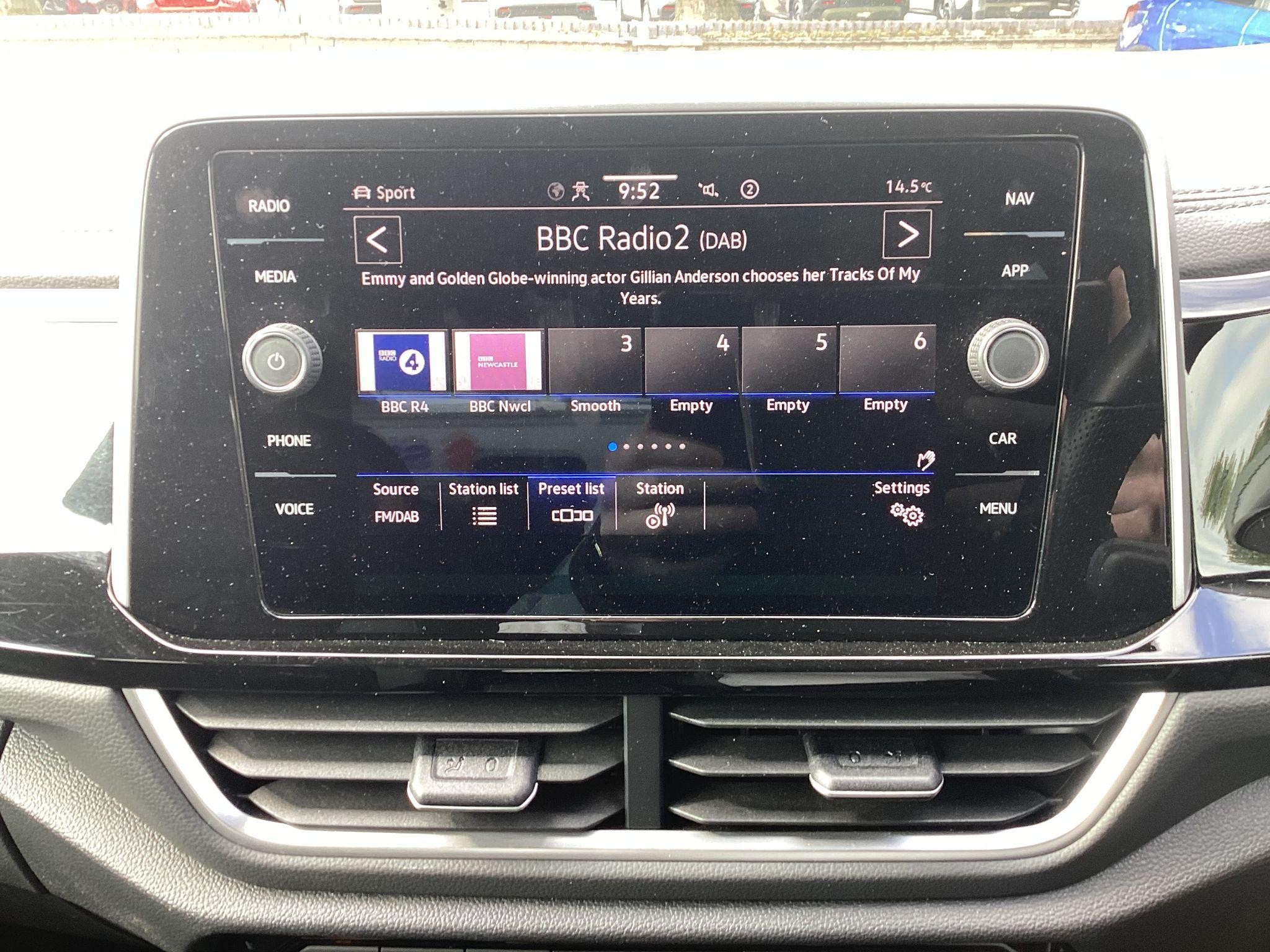 Volkswagen T-Roc Image 18