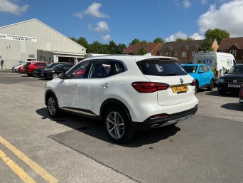 MG HS 1.5 T-GDI Exclusive 5dr SA22XWM Image 3
