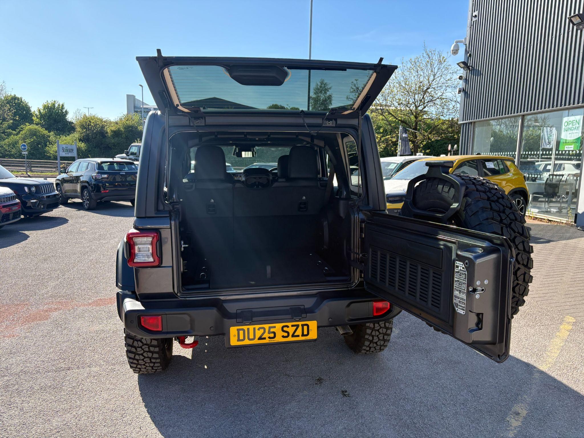 Jeep Wrangler Image 9