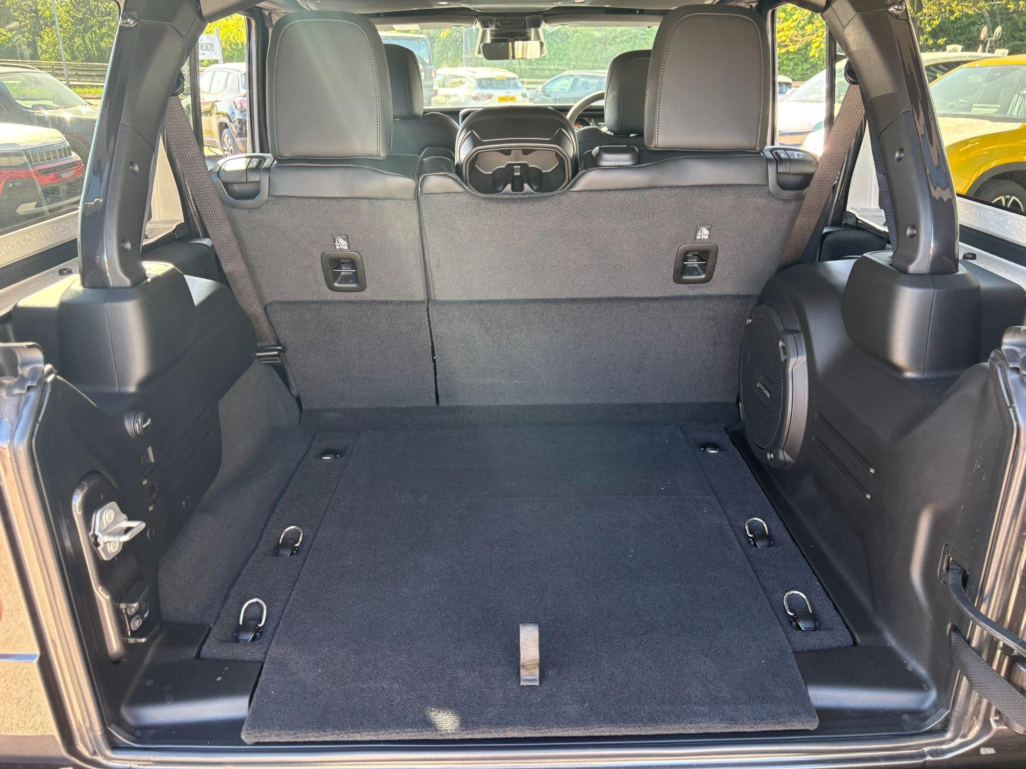 Jeep Wrangler Image 11