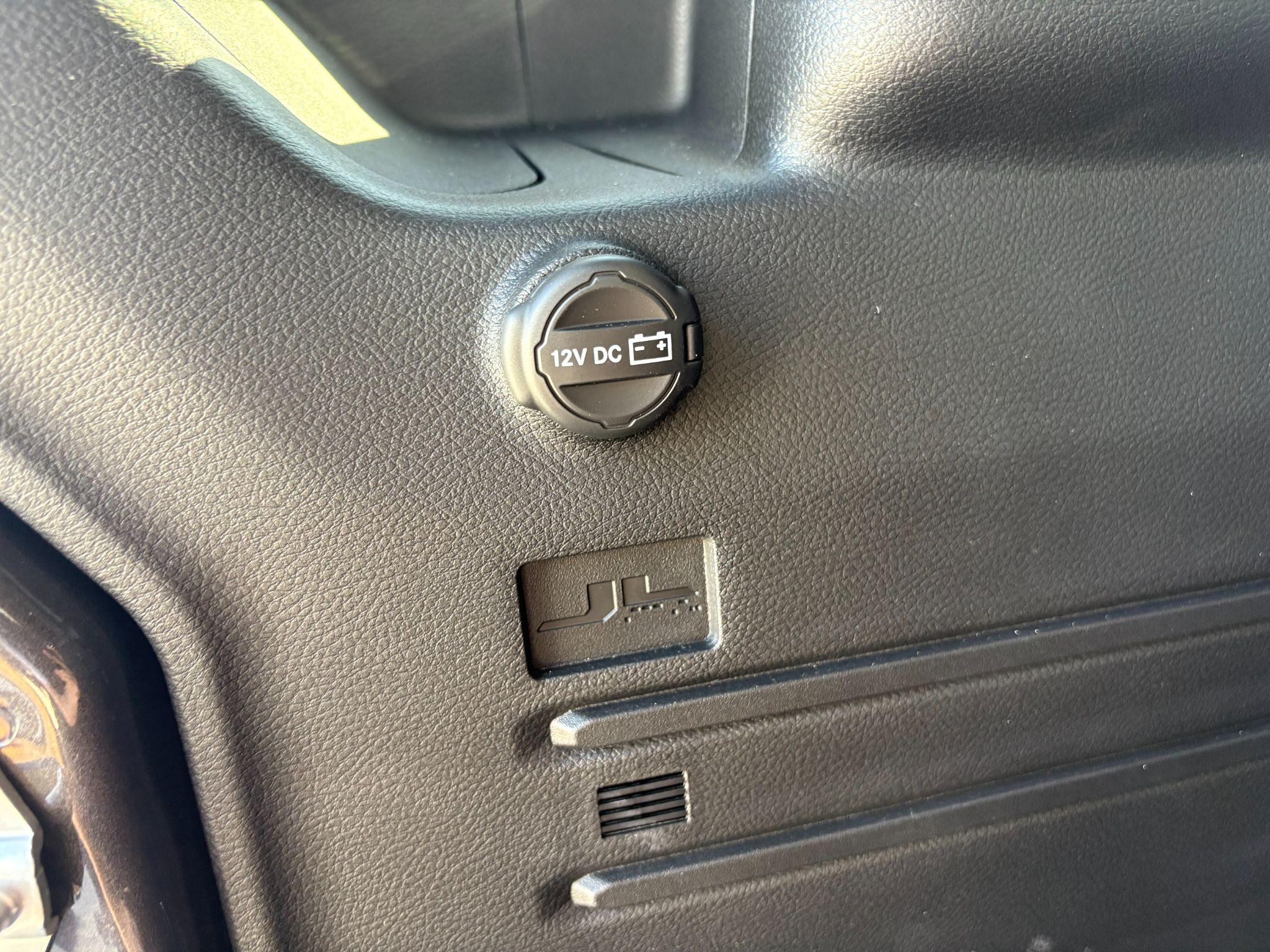 Jeep Wrangler Image 12