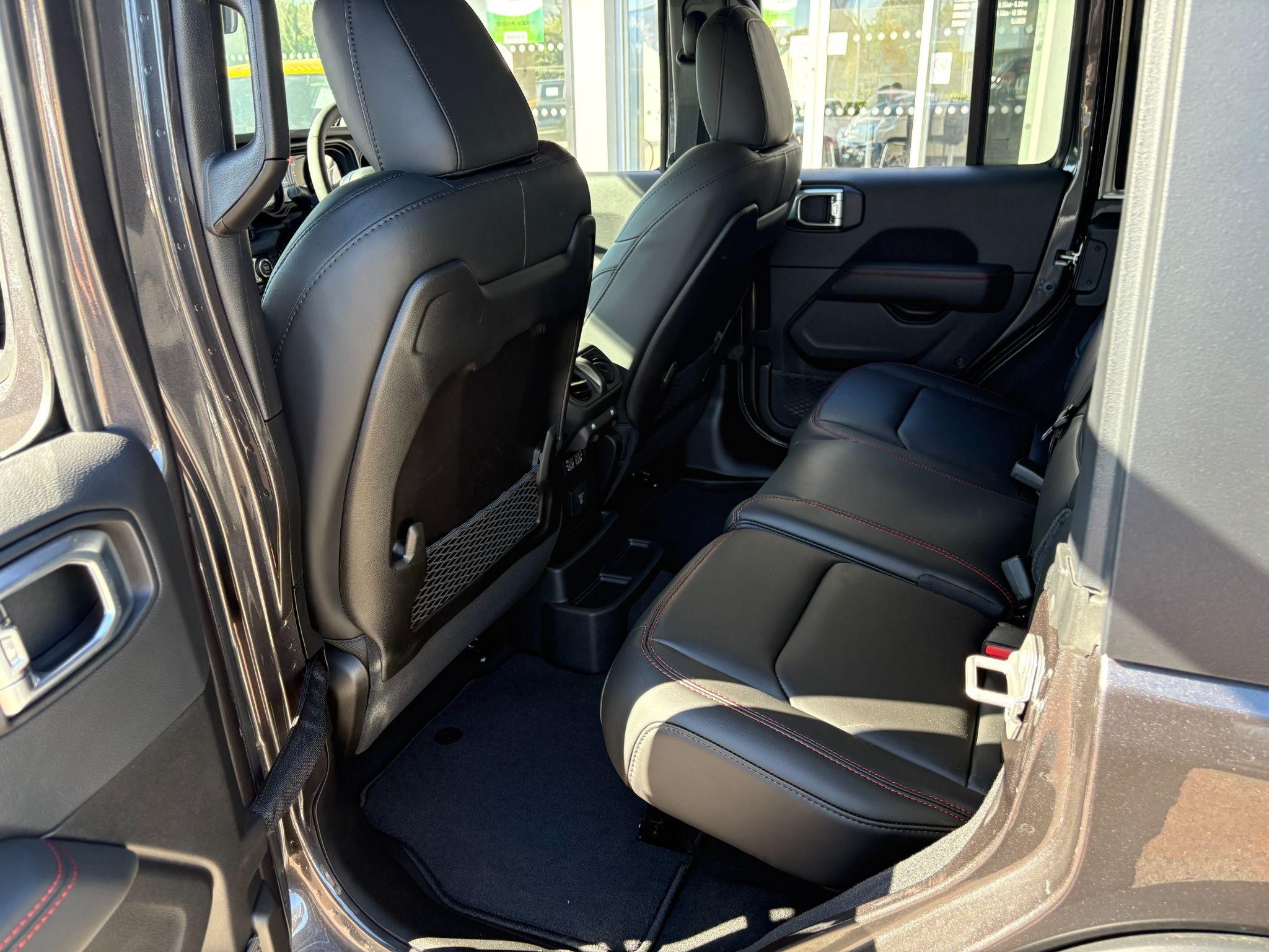 Jeep Wrangler Image 17