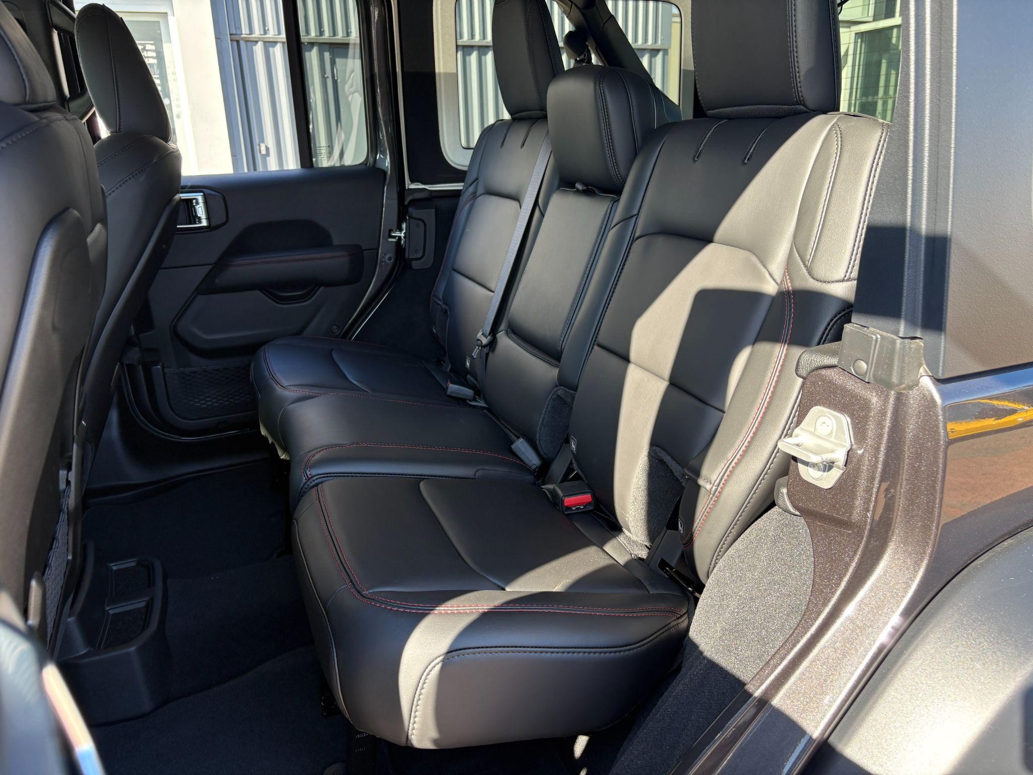 Jeep Wrangler Image 18